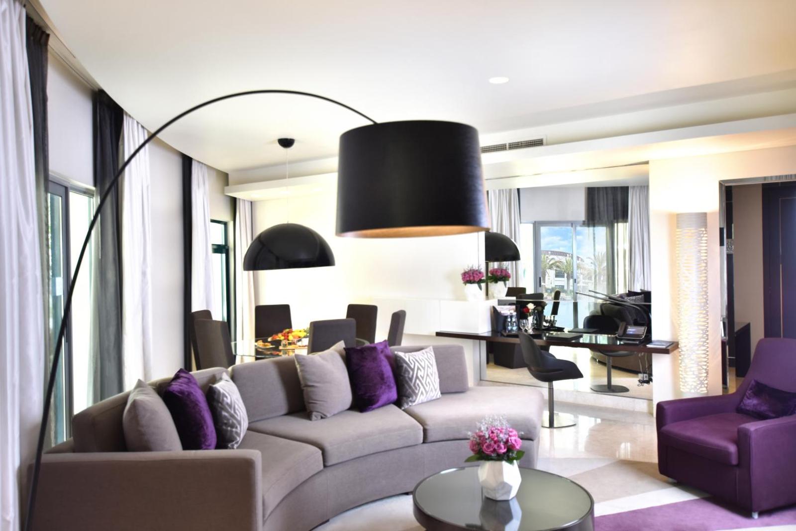 Spacious One Bedroom Suite with Kitchen