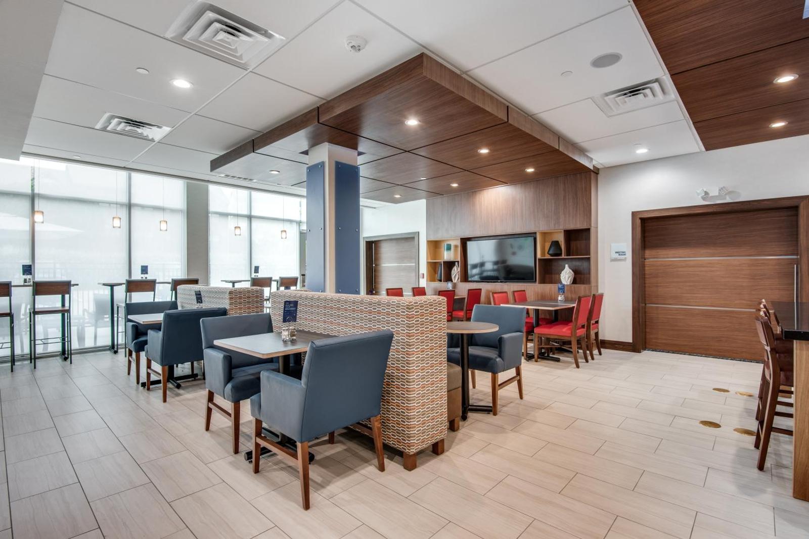 Holiday Inn Express & Suites Dallas North - Addison an IHG Hotel Main image 1