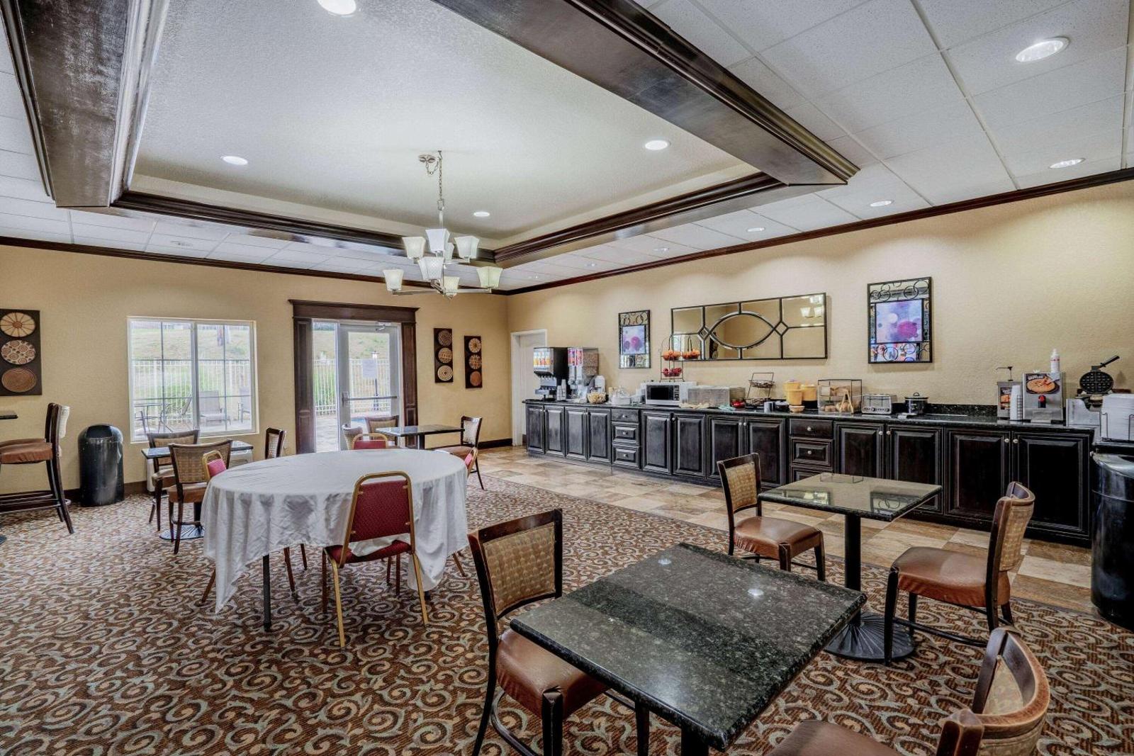 Popular attractions Area Nearby Property