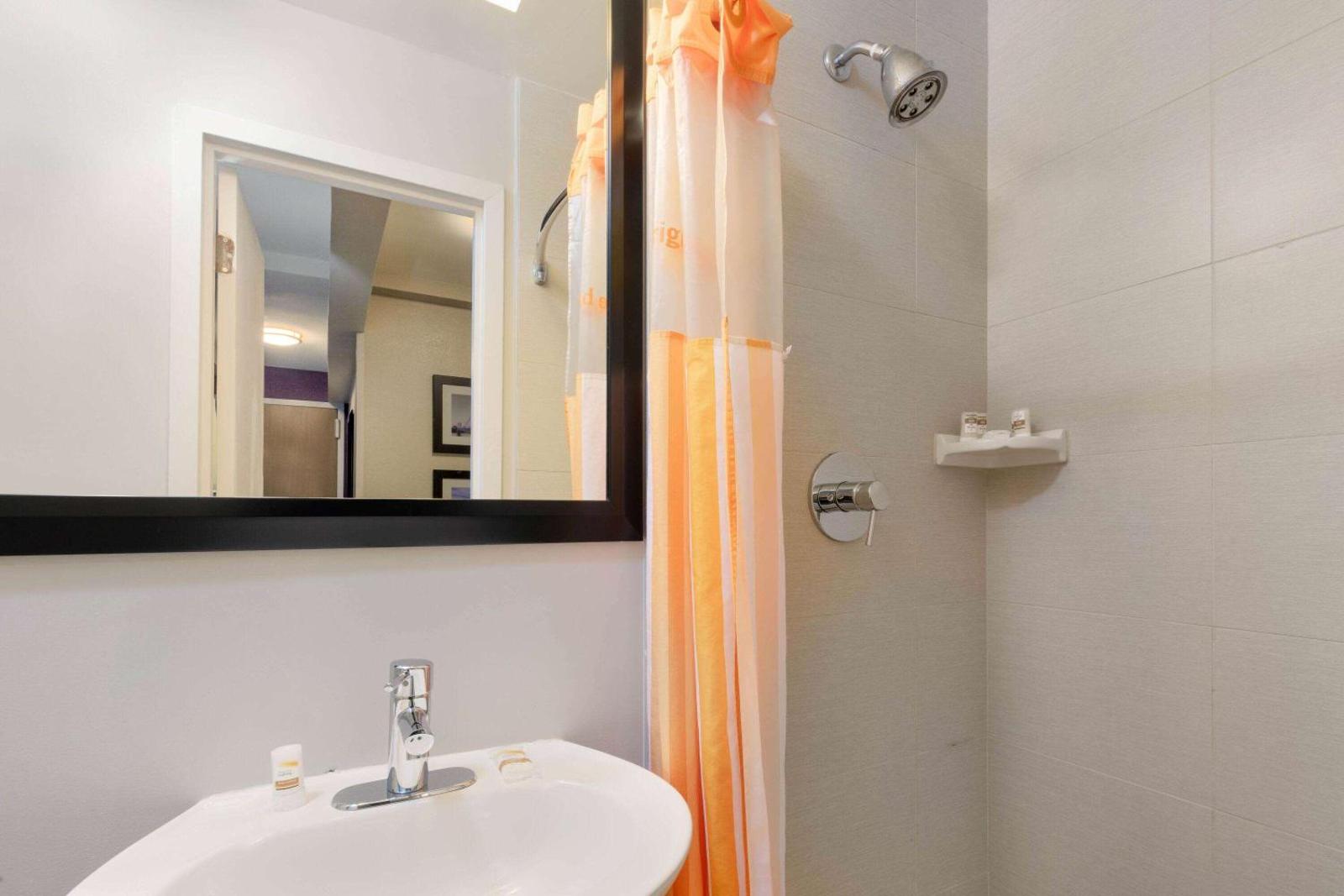 Room image 4
