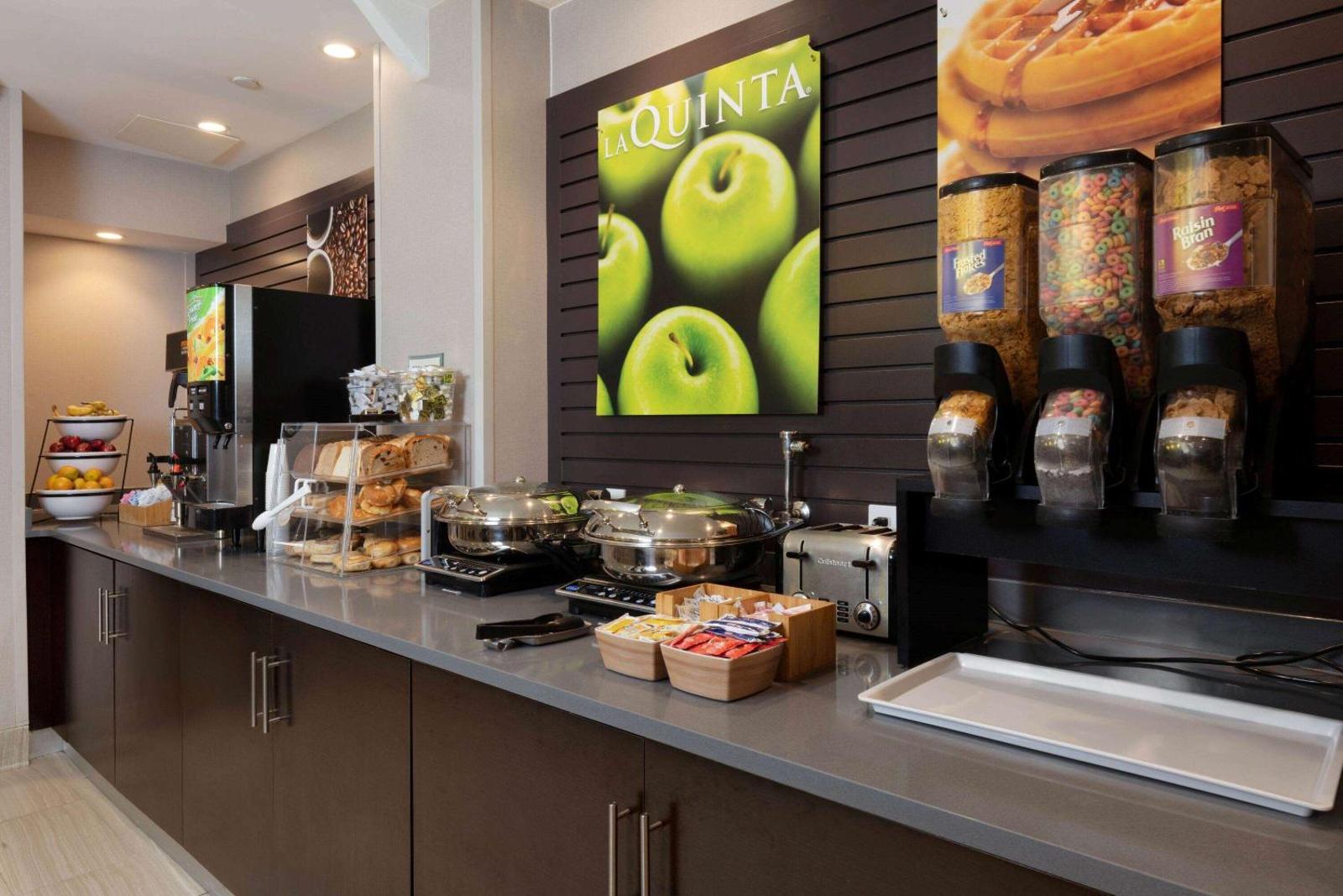 La Quinta by Wyndham New York City Central Park Main image 2