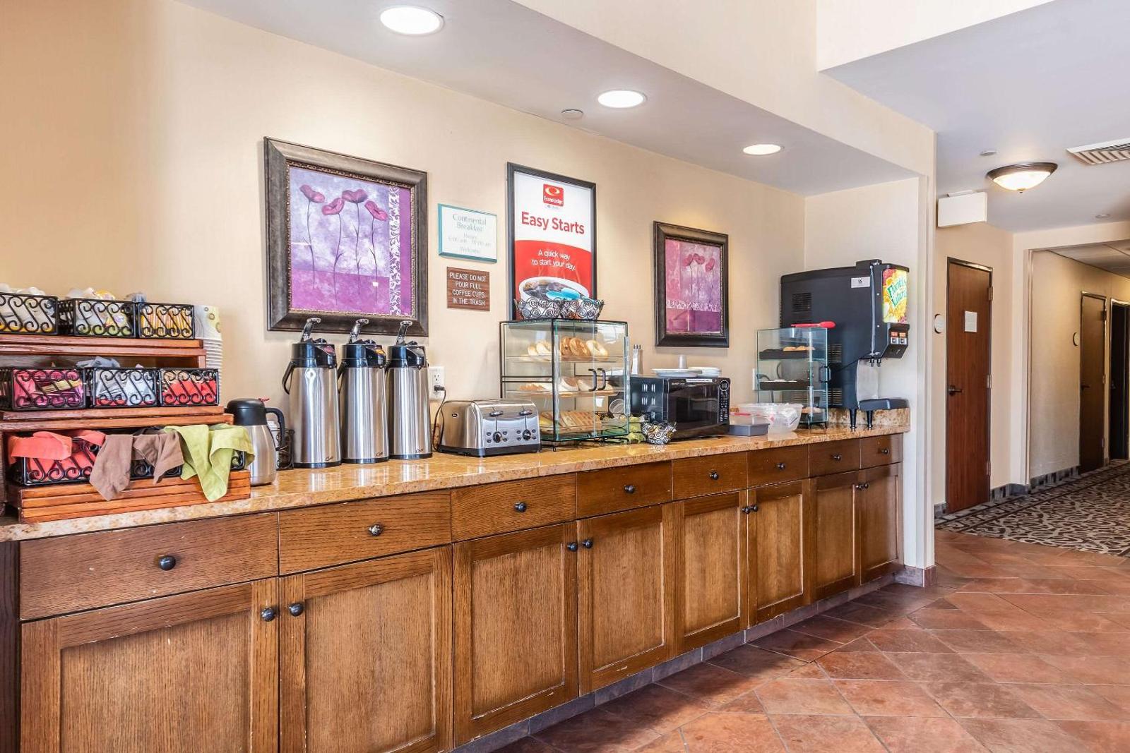 Econo Lodge Hadley near University Main image 2