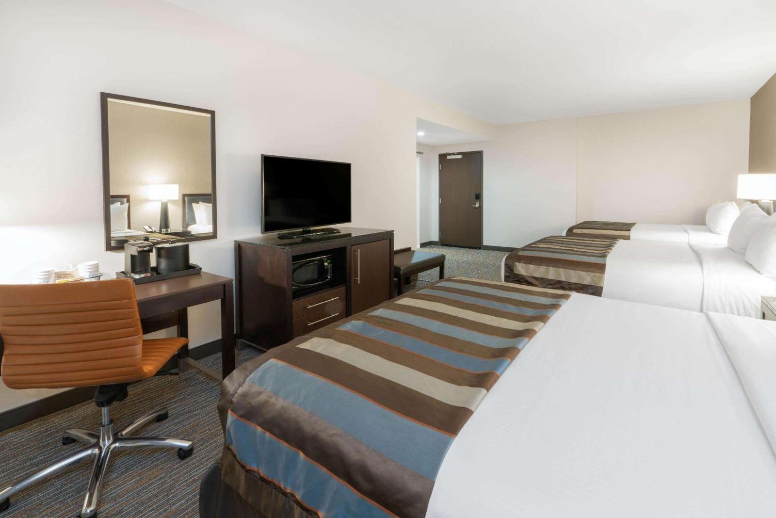 Popular attractions Area Nearby Property