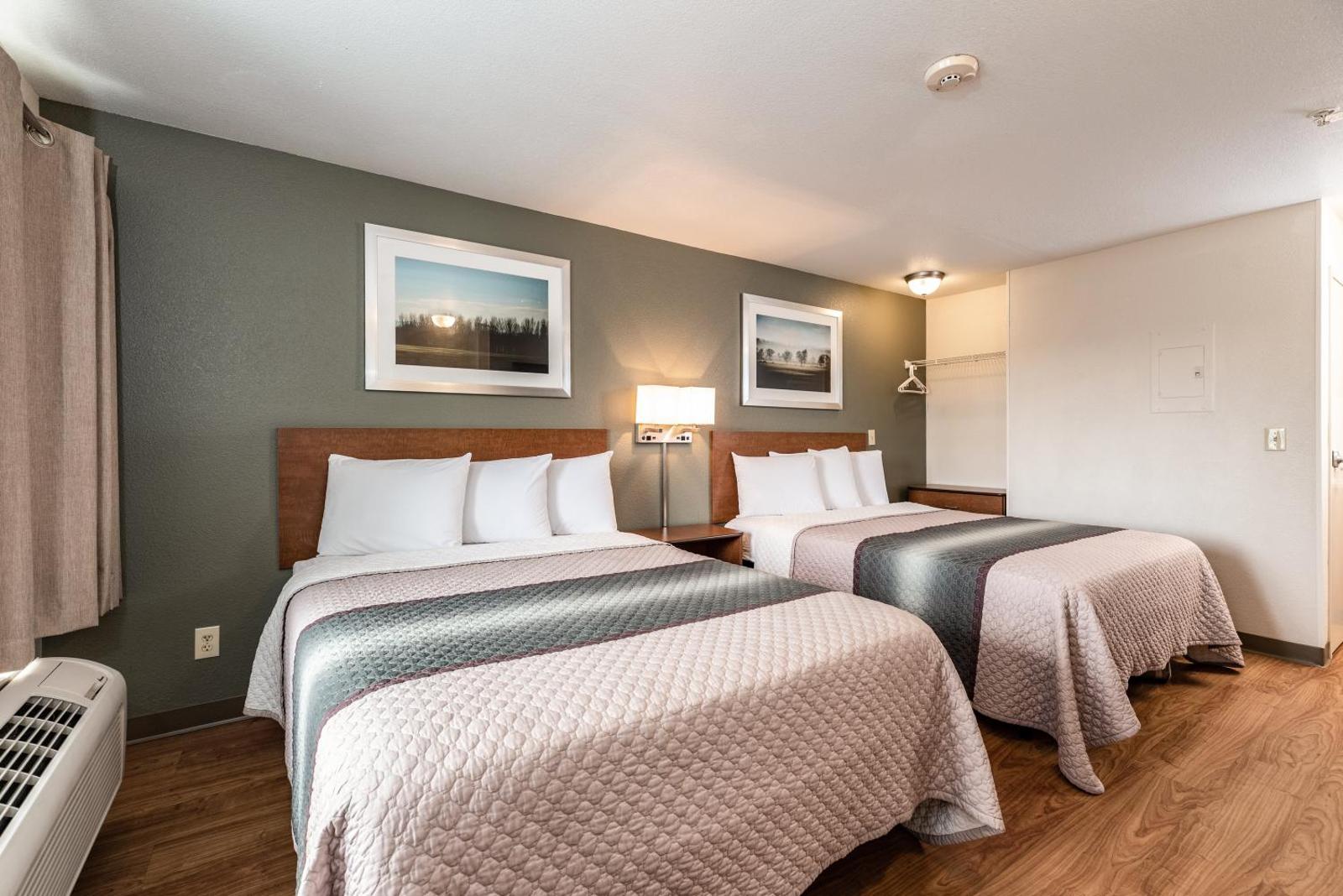  Studio Room with Two Queen Beds Non-Smoking