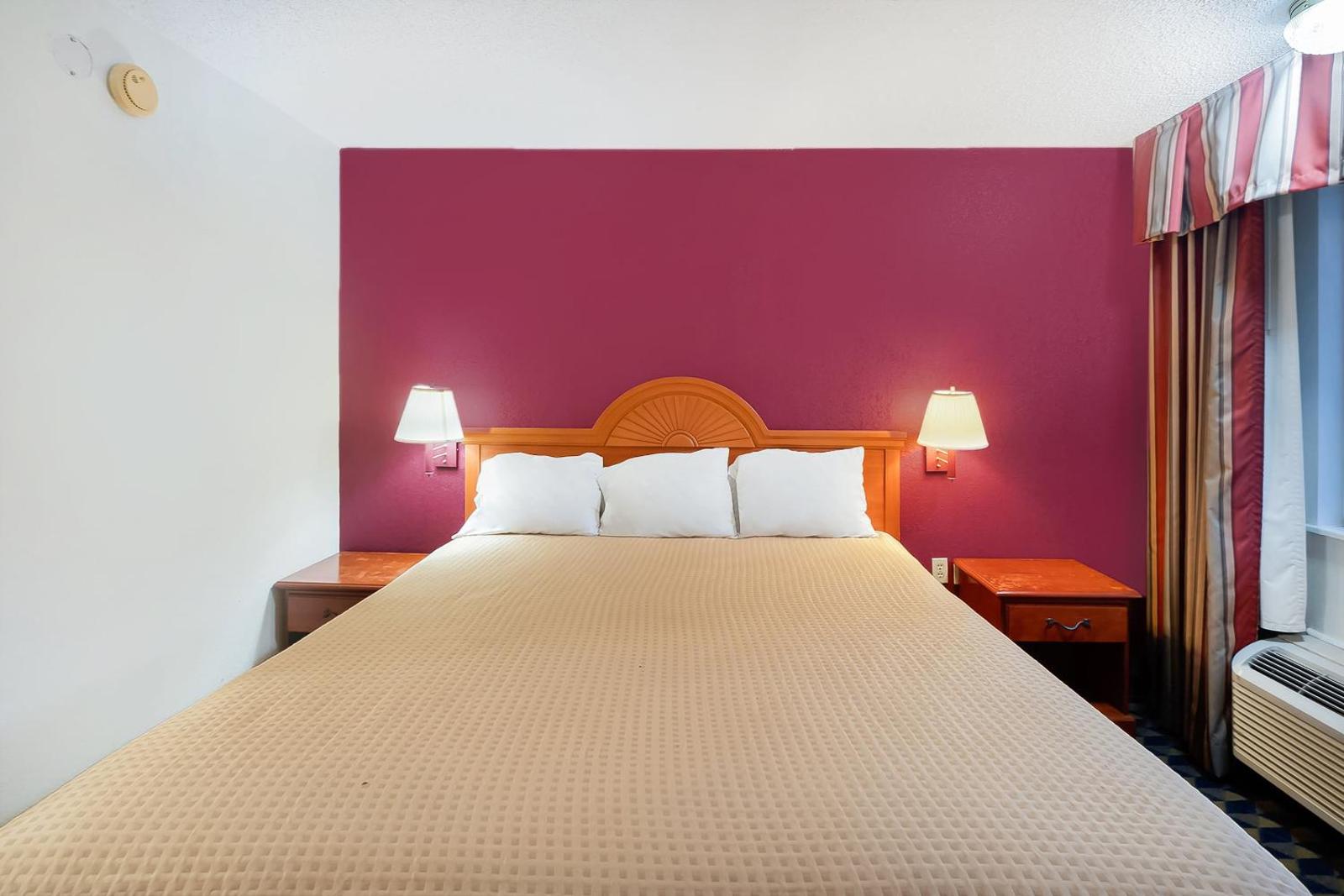 OYO Hotel Manning SC Main image 2