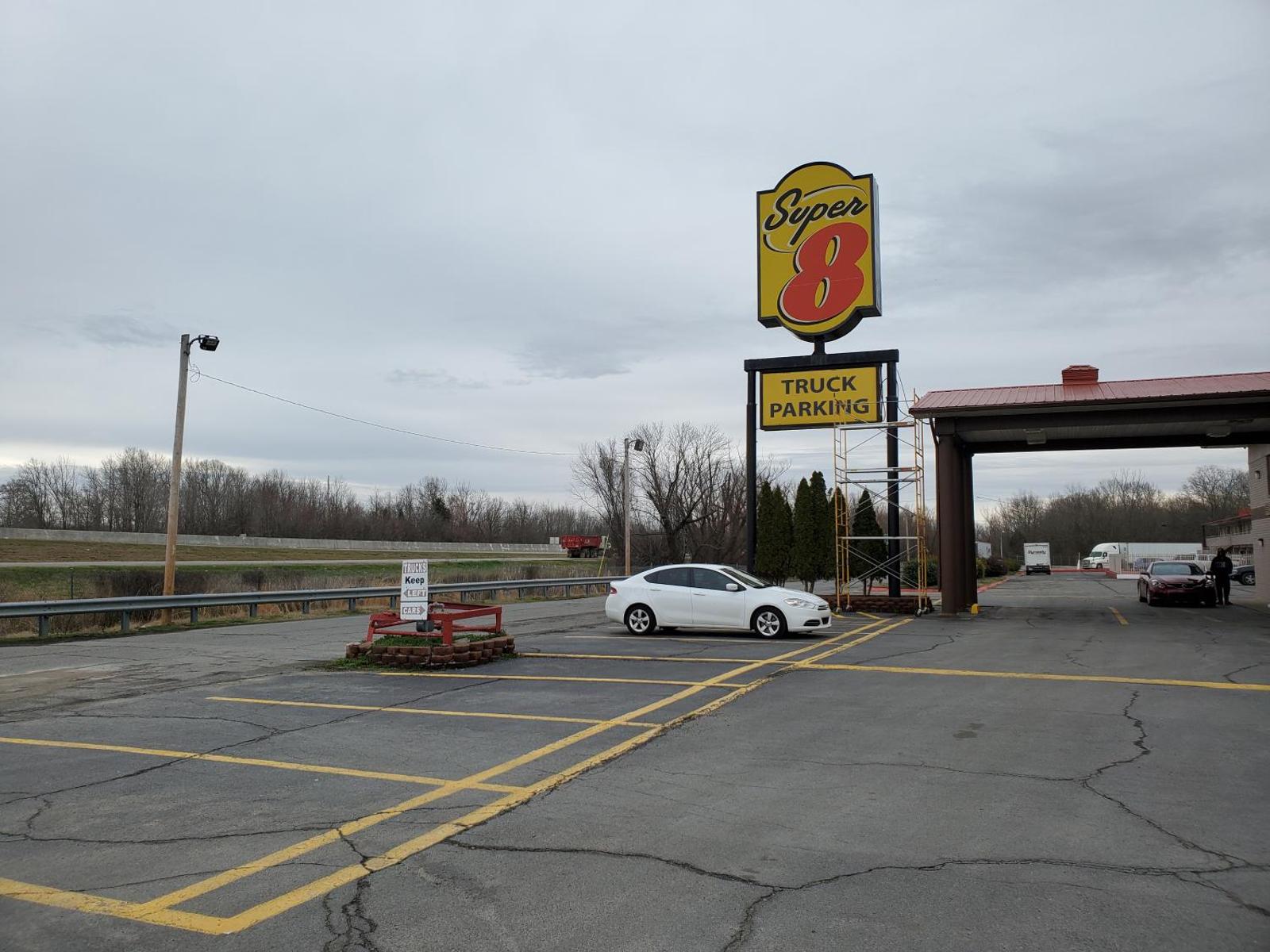 Super 8 by Wyndham Little Rock/North/Airport Main image 2