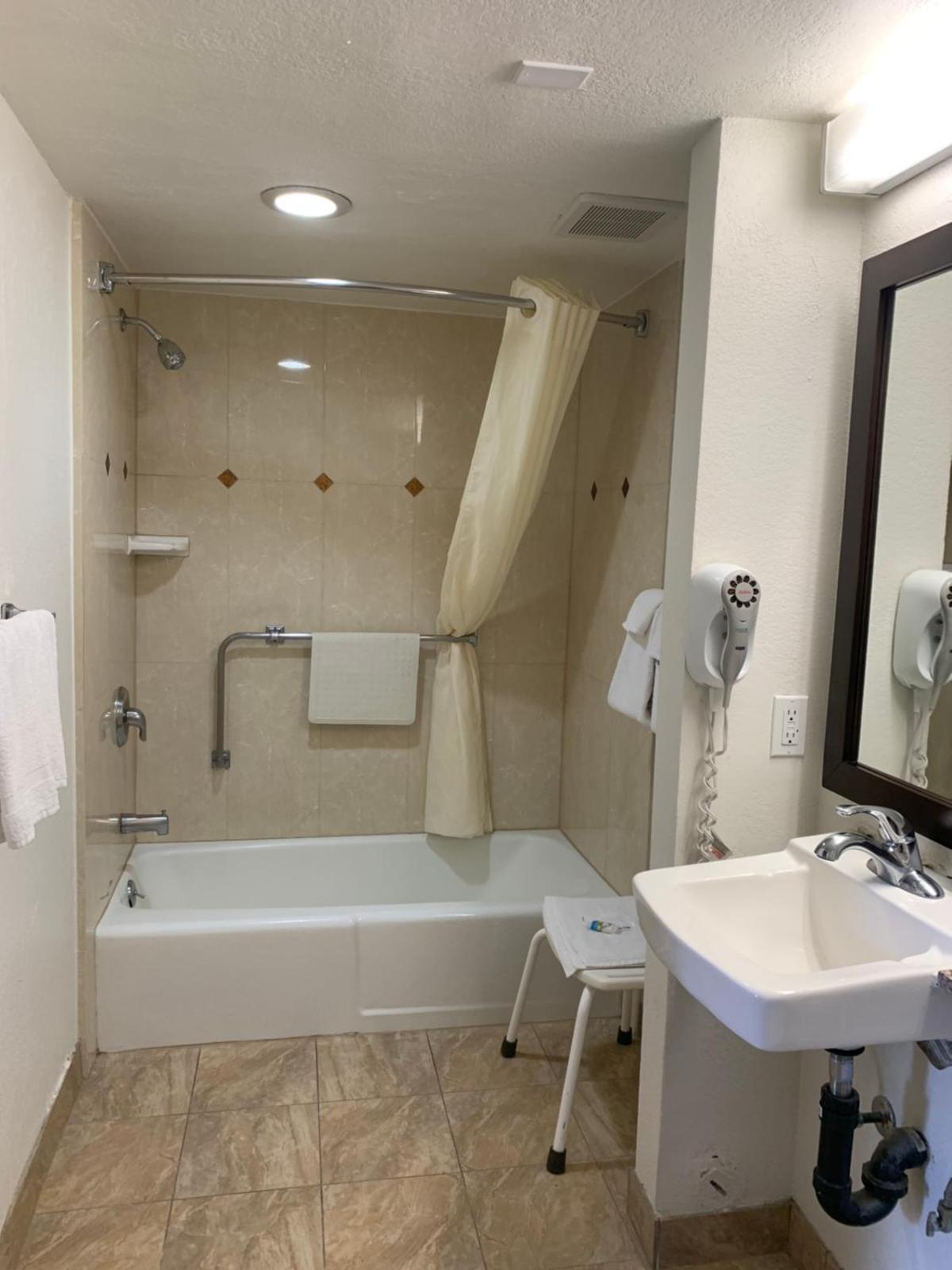 Queen Room - Disability Access