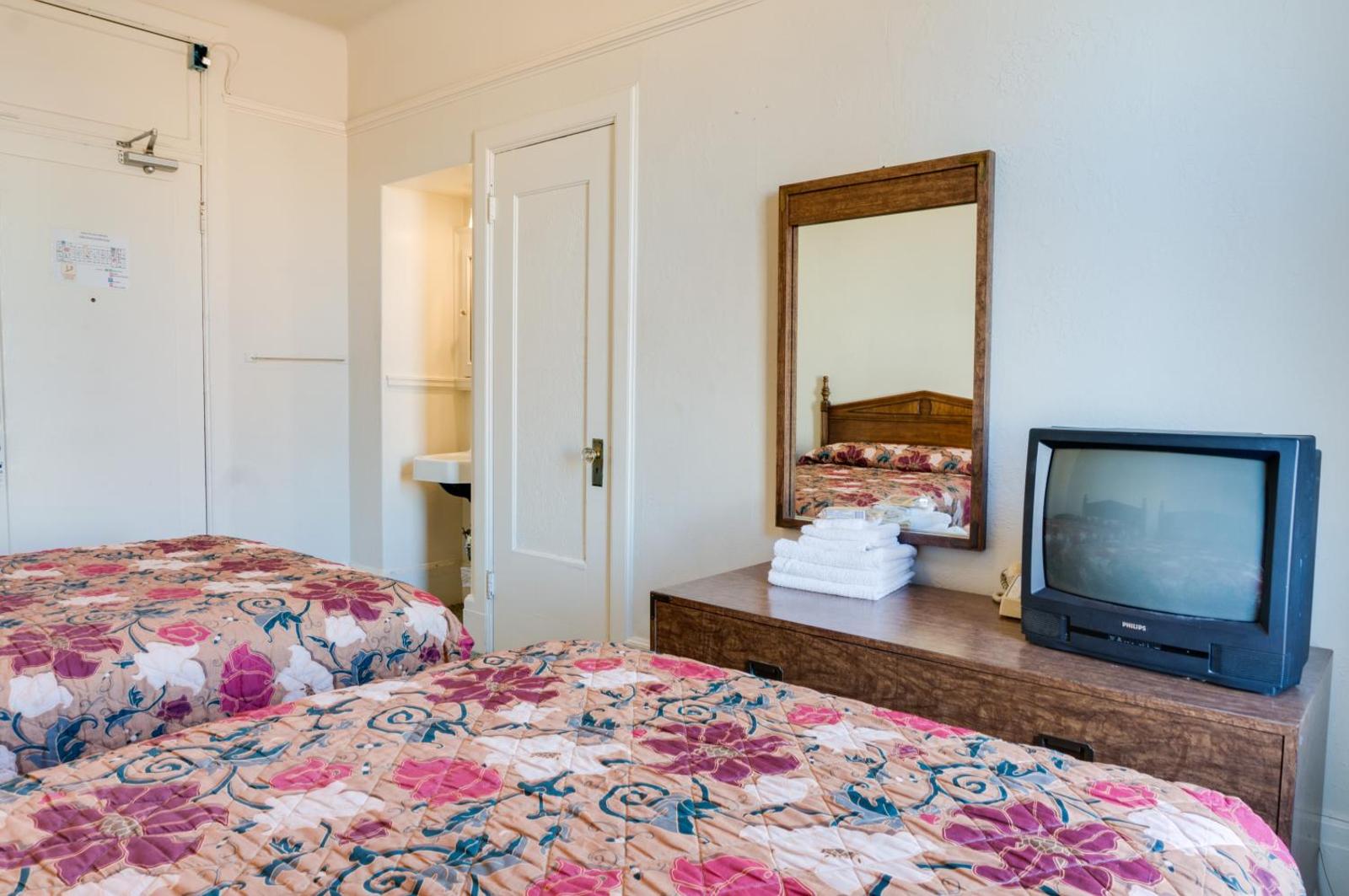 Twin Room with Private Bathroom