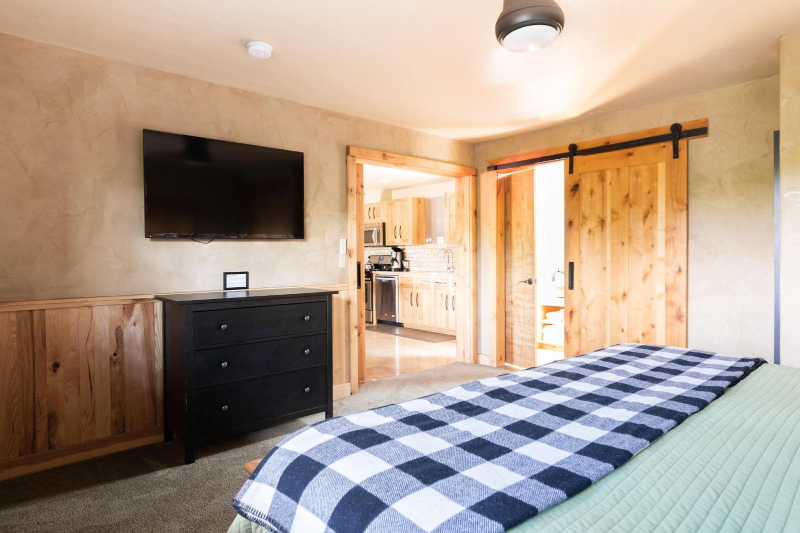 Popular attractions Area Nearby Property