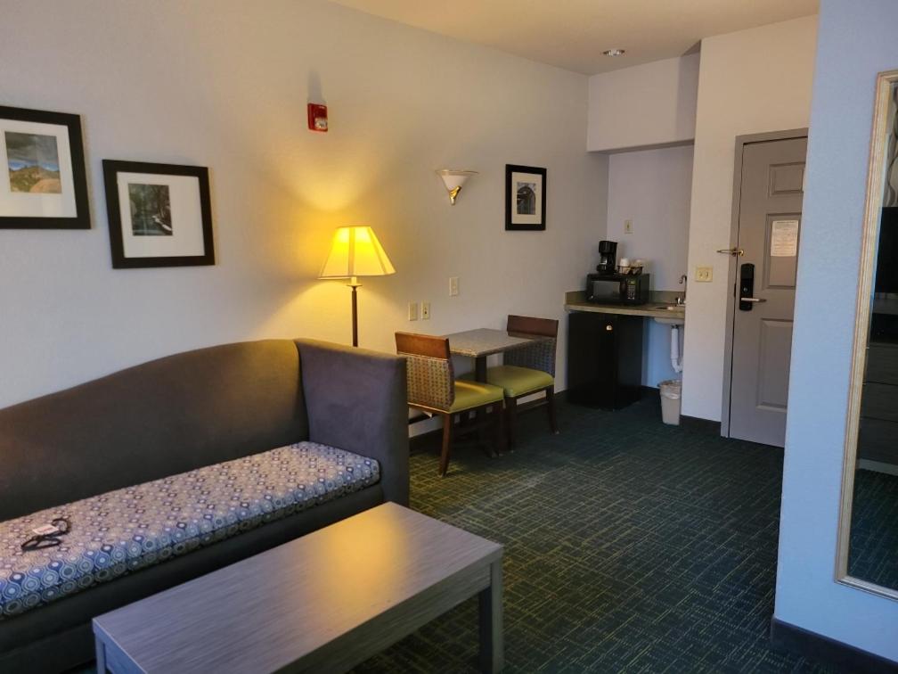 Popular attractions Area Nearby Property