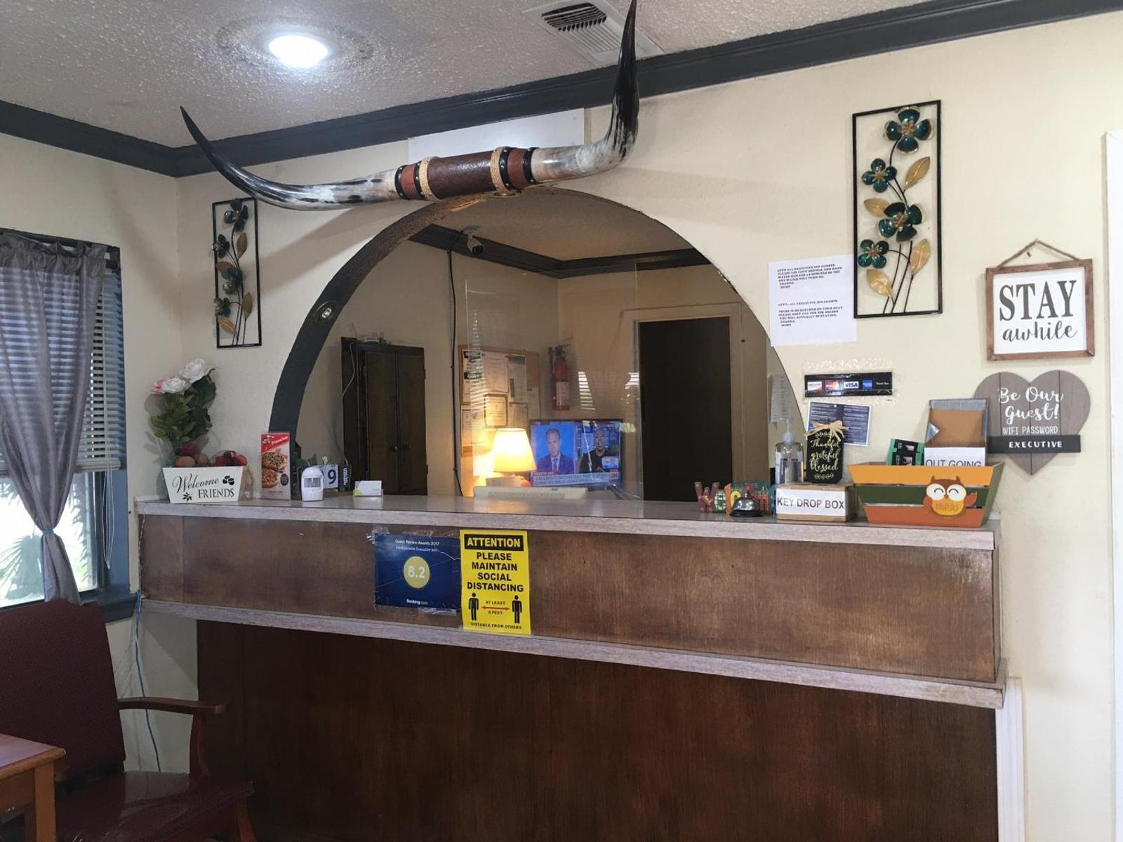 Hebbronville Executive Inn Main image 1