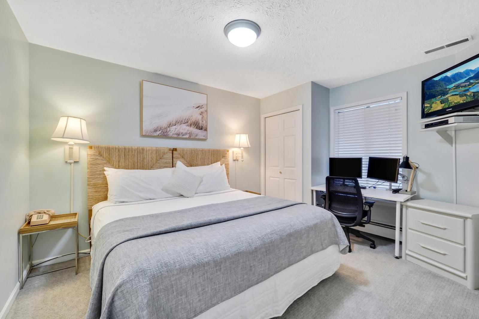 207 Pointes North Inn Main image 1