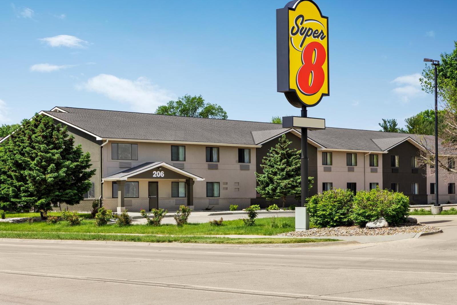 Super 8 by Wyndham Ankeny/Des Moines Area Main image 1