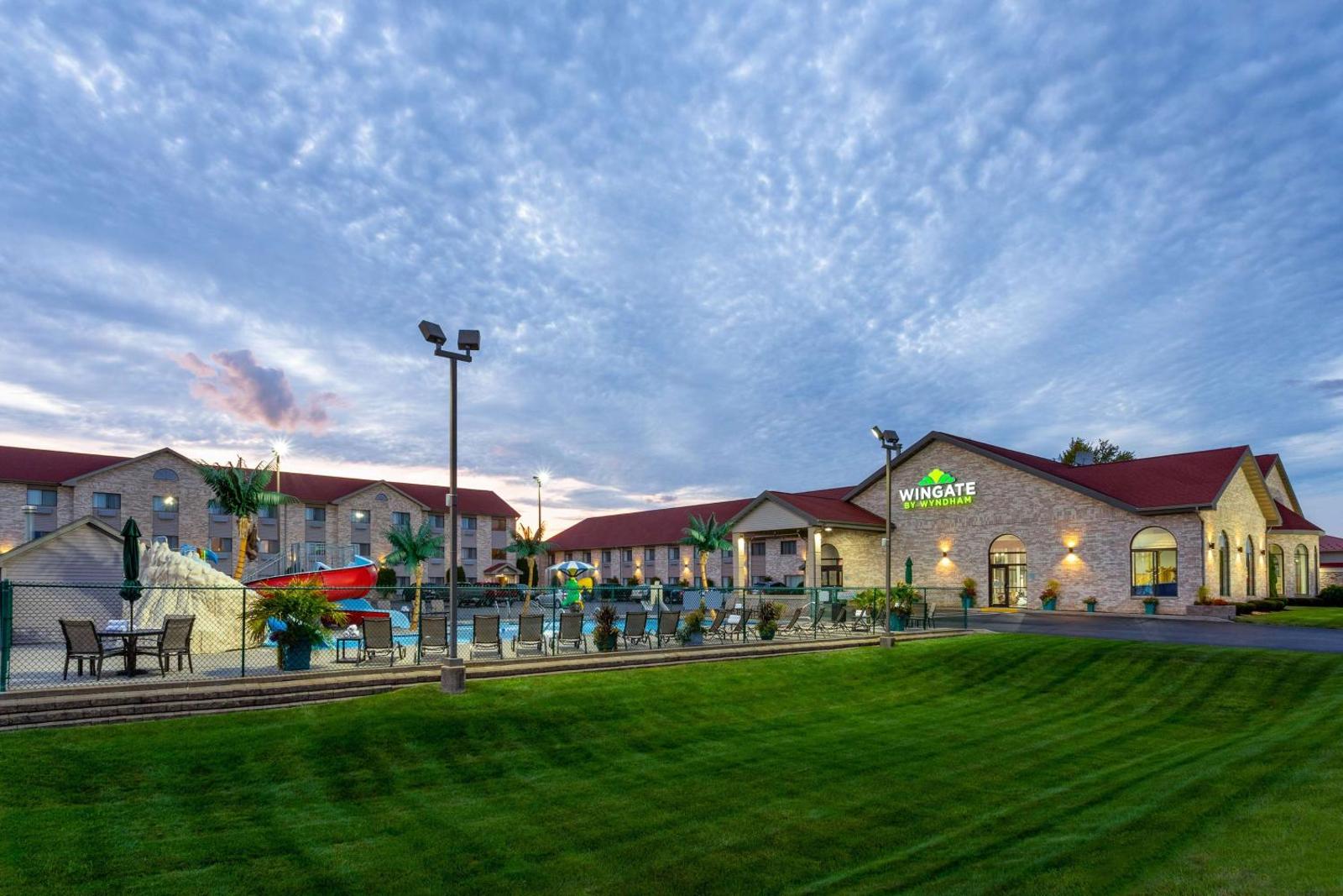 Alakai Hotel & Suites