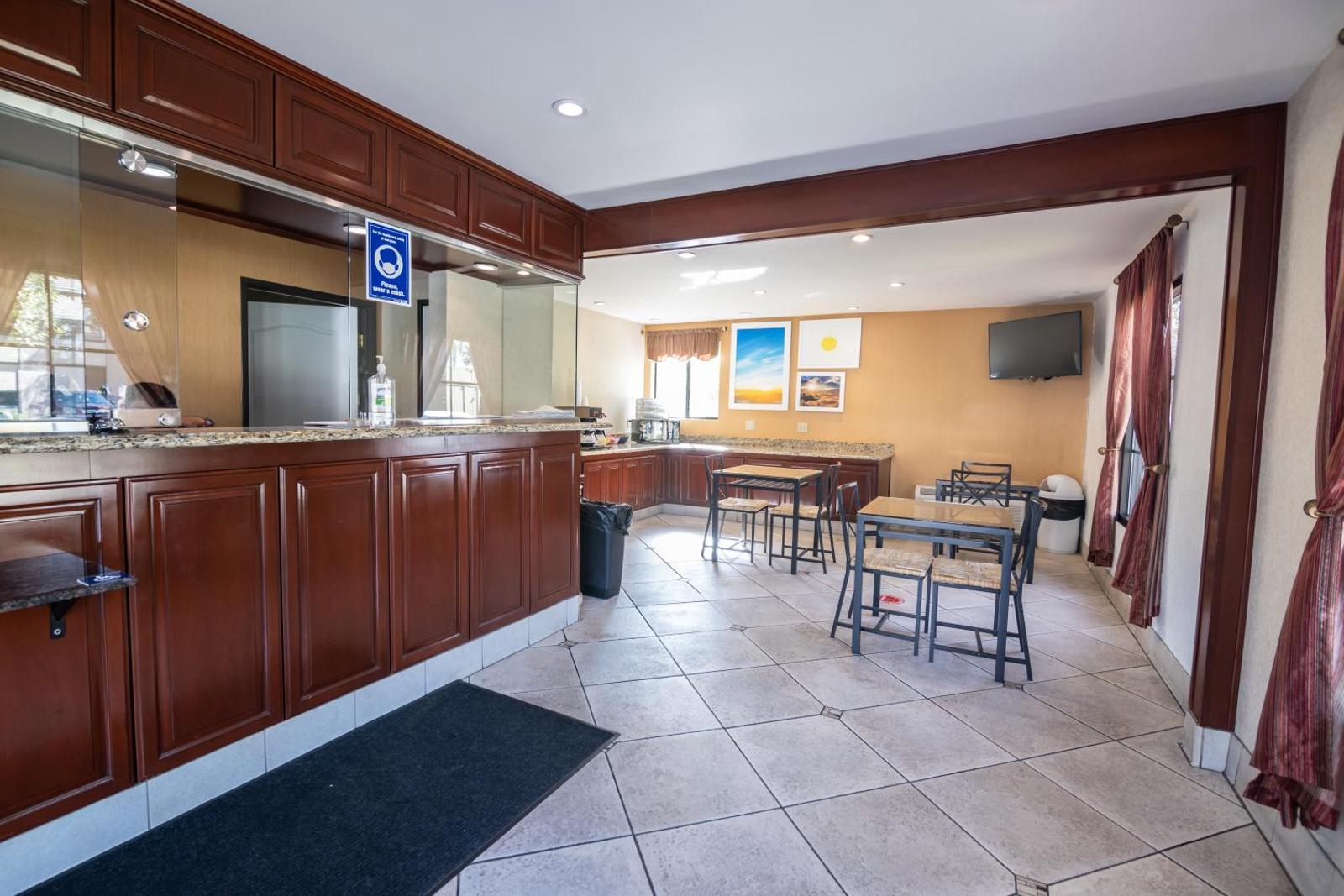 Days Inn by Wyndham San Bernardino/Redlands Main image 2