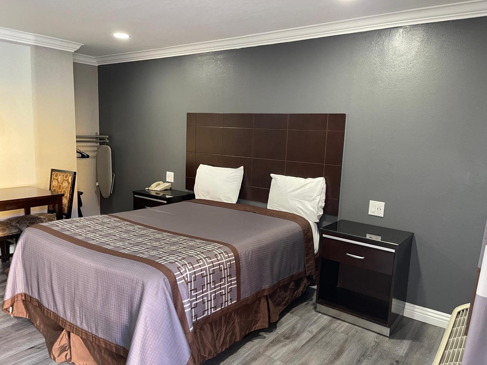 Queen Room - Disability Access