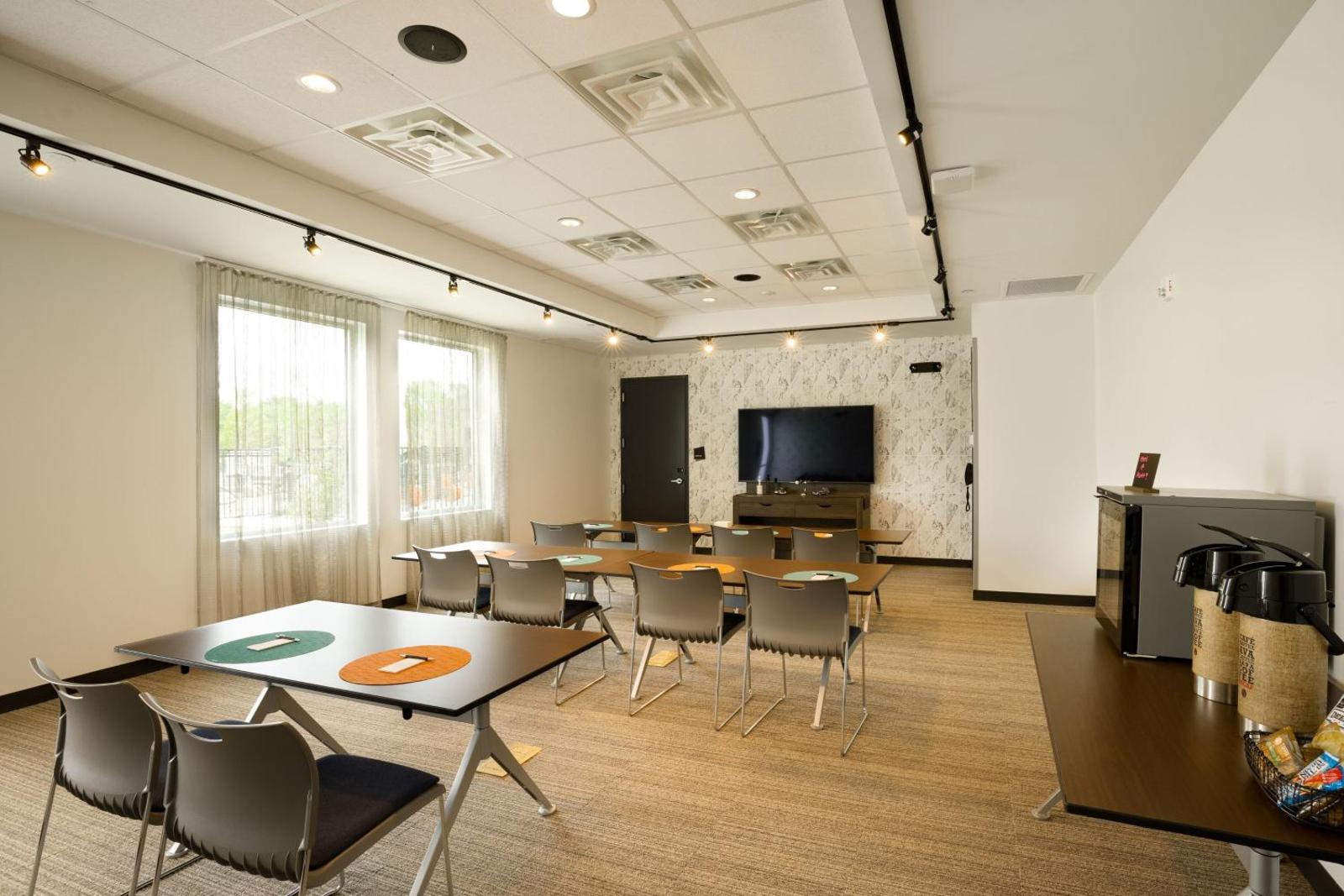 Aloft Austin Airport Main image 2