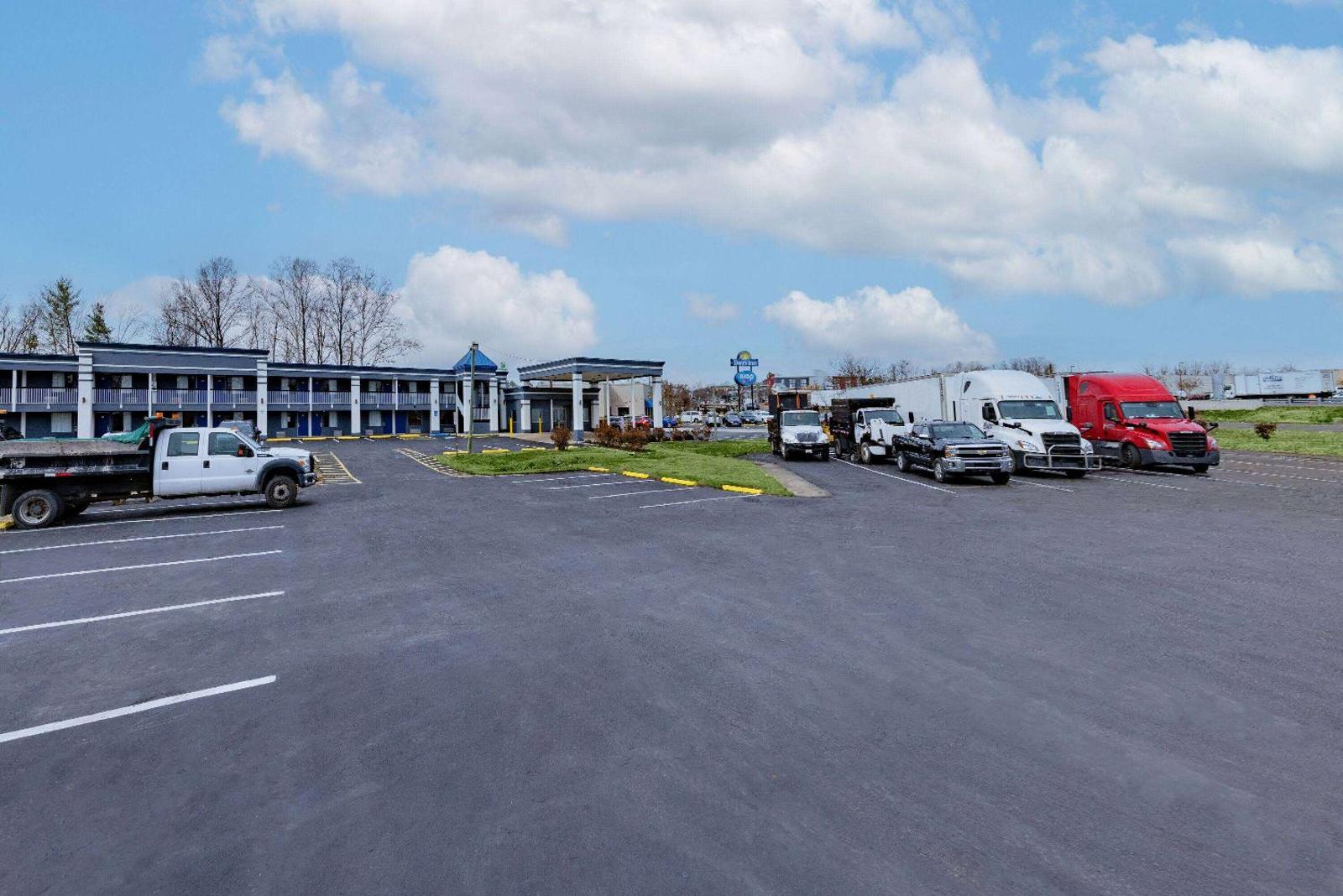 Days Inn by Wyndham Fredericksburg North Main image 1