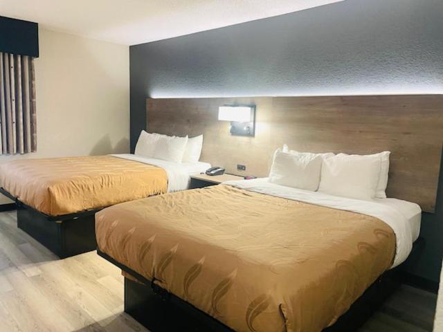 Queen Room with Two Queen Beds - Non-Smoking