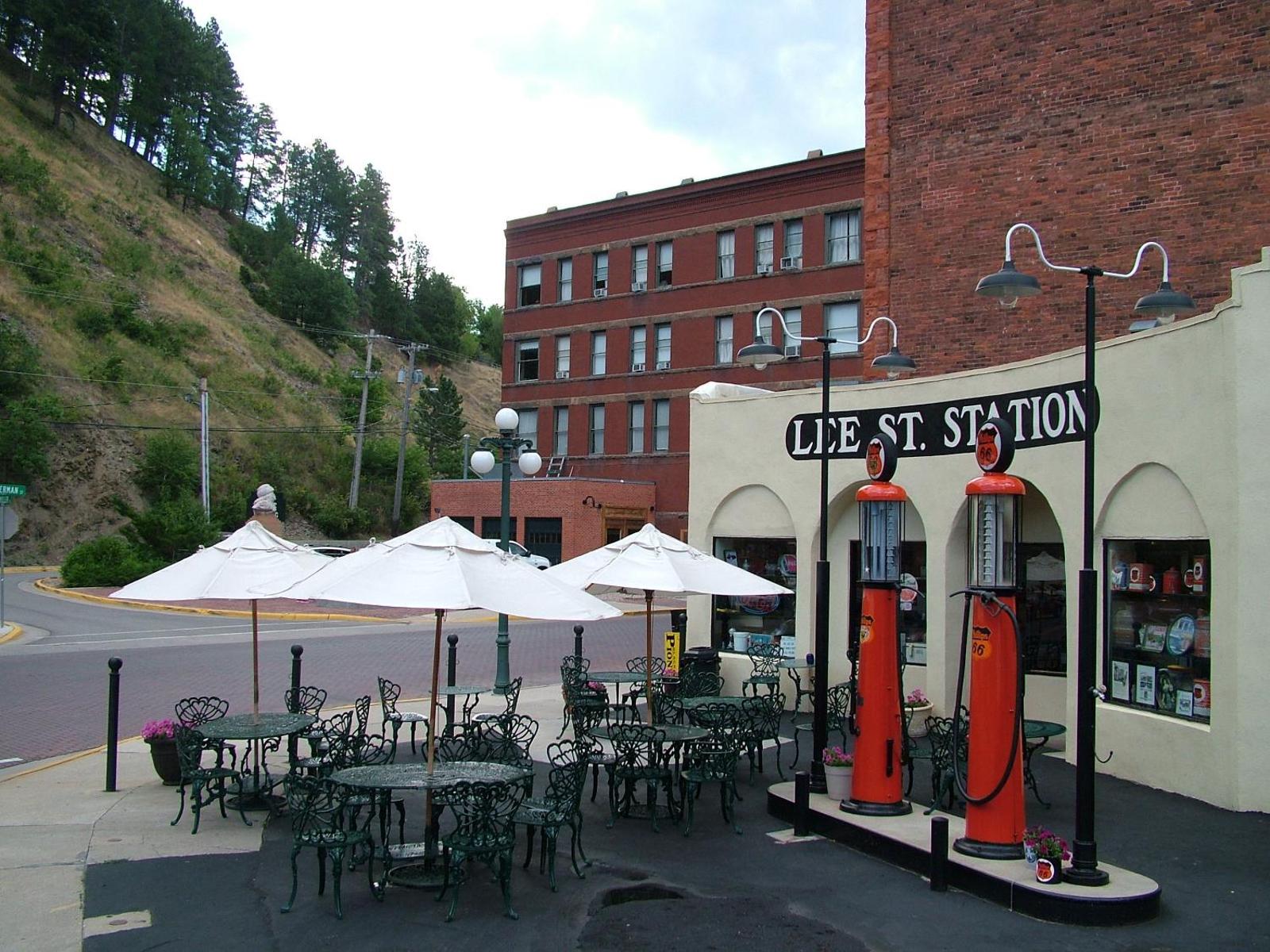 Popular attractions Area Nearby Property