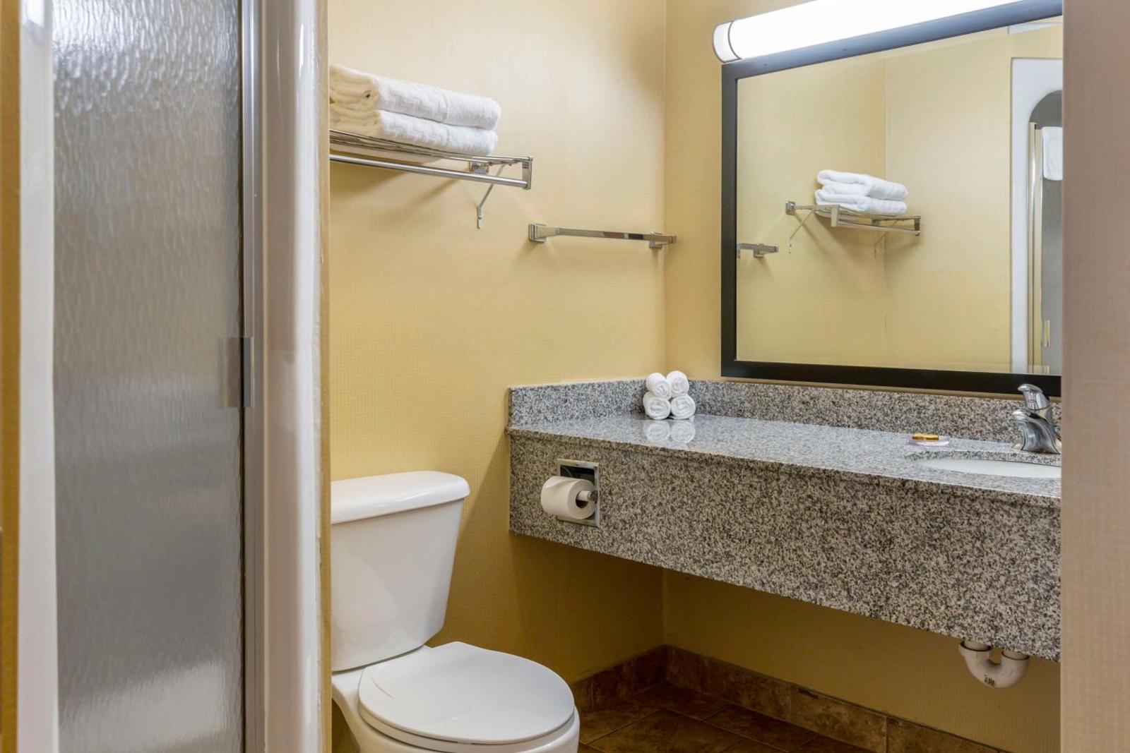 King Suite with Hot Tub - Non-Smoking