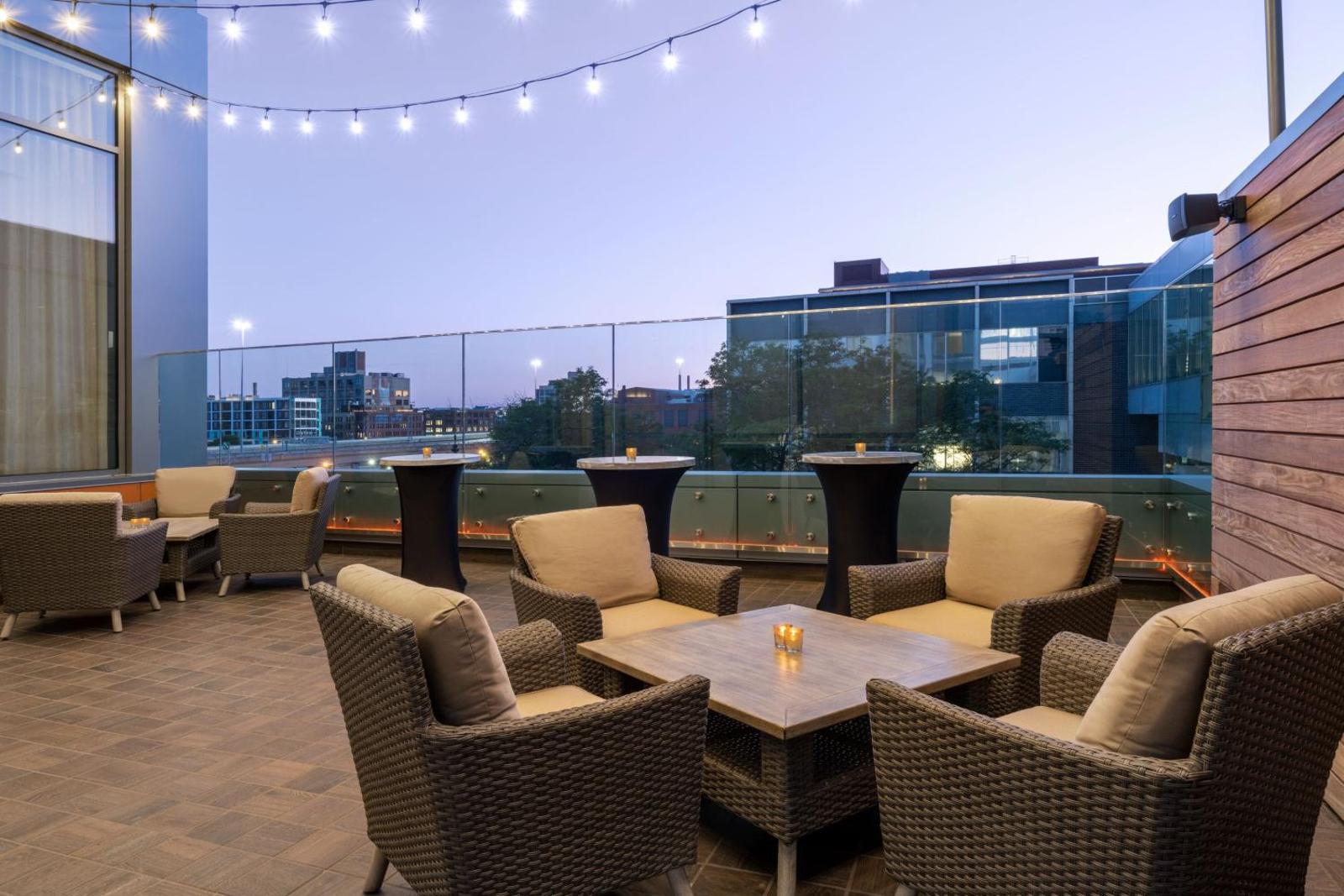 Popular attractions Area Nearby Property