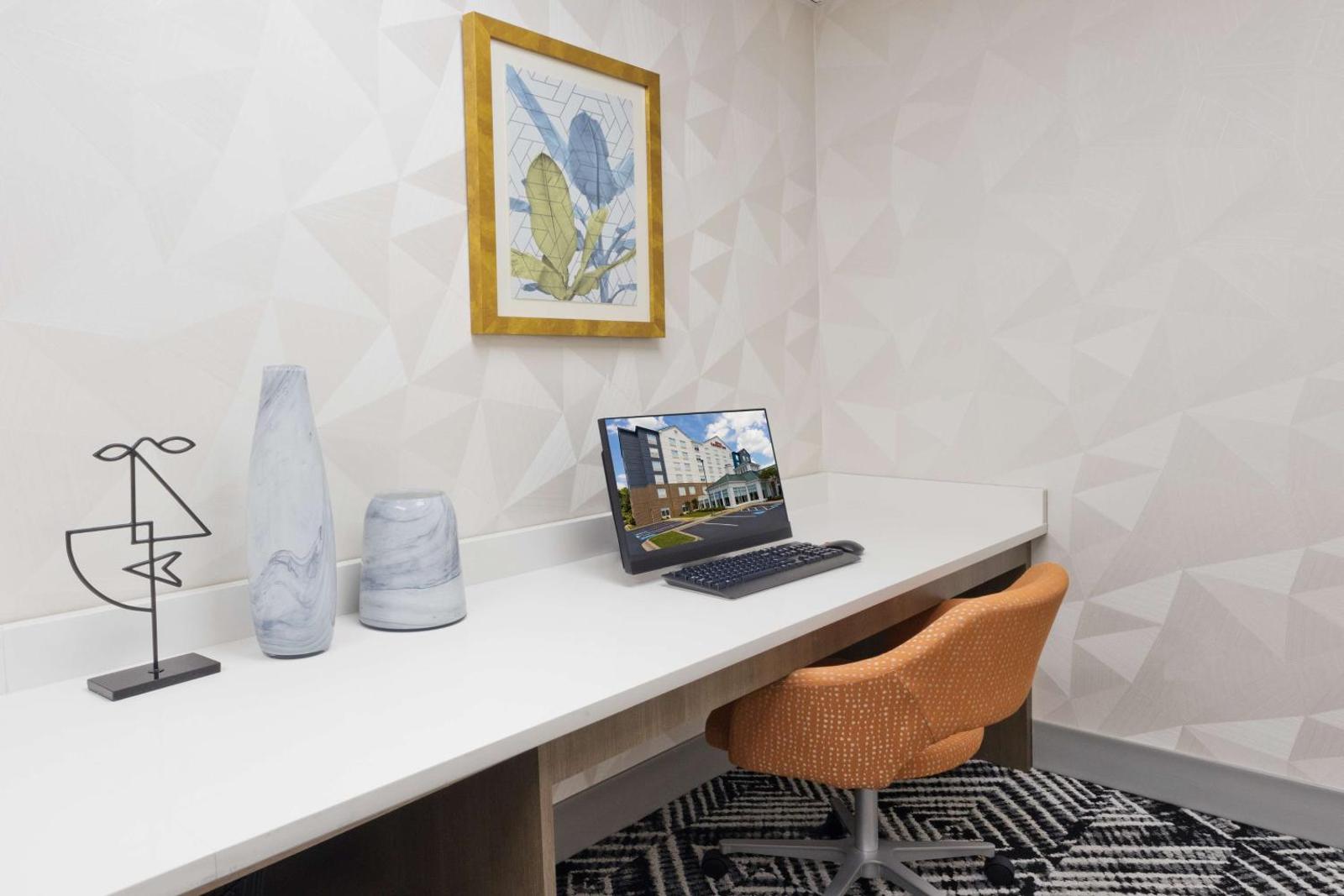 Hilton Garden Inn Birmingham/Lakeshore Drive Main image 1