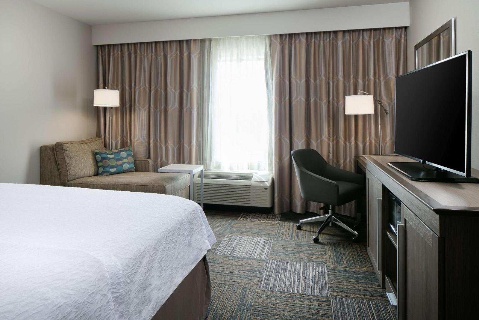 Hampton Inn & Suites Mason City IA Main image 2