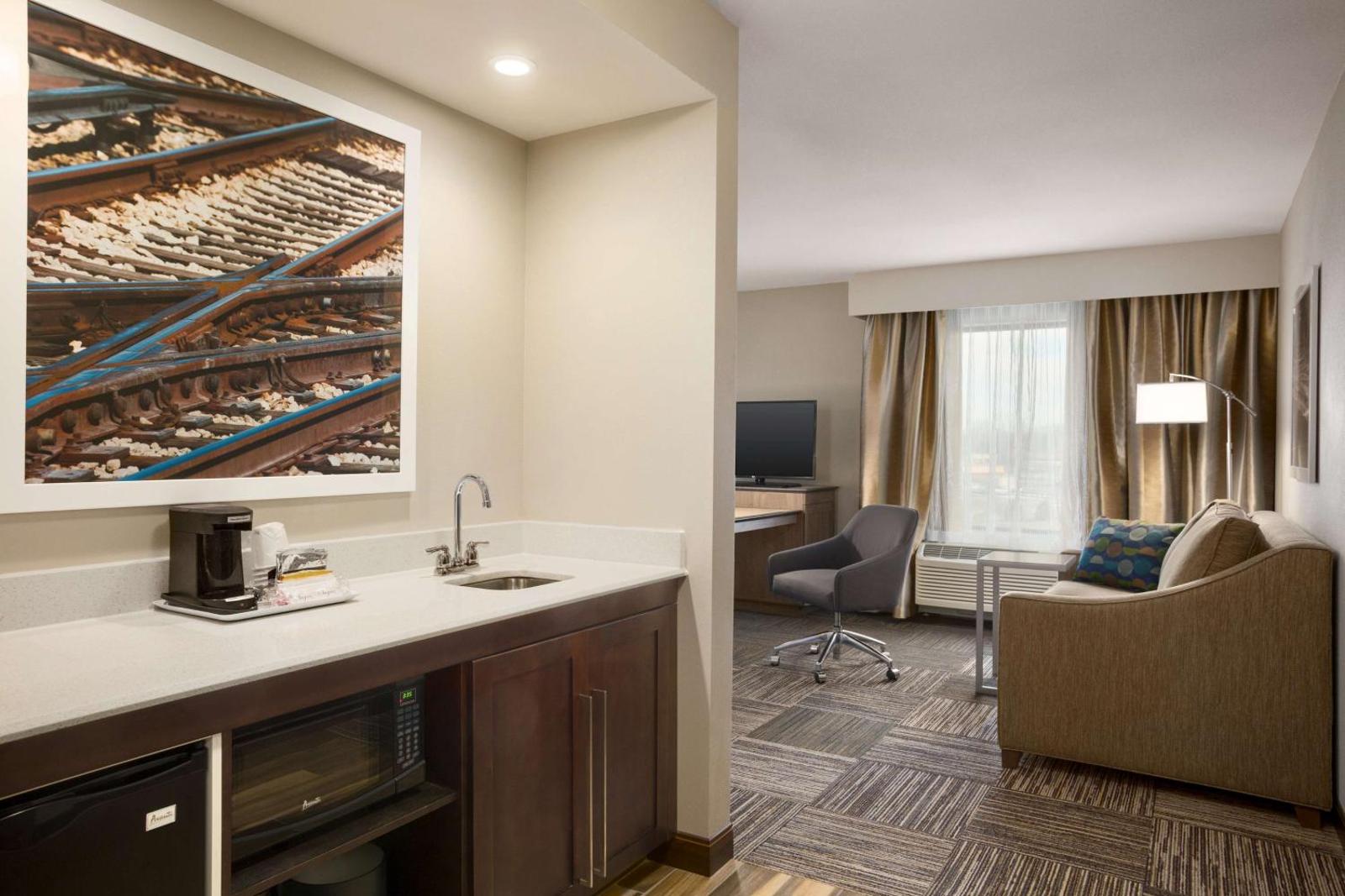 Hampton Inn & Suites Mason City IA Main image 1