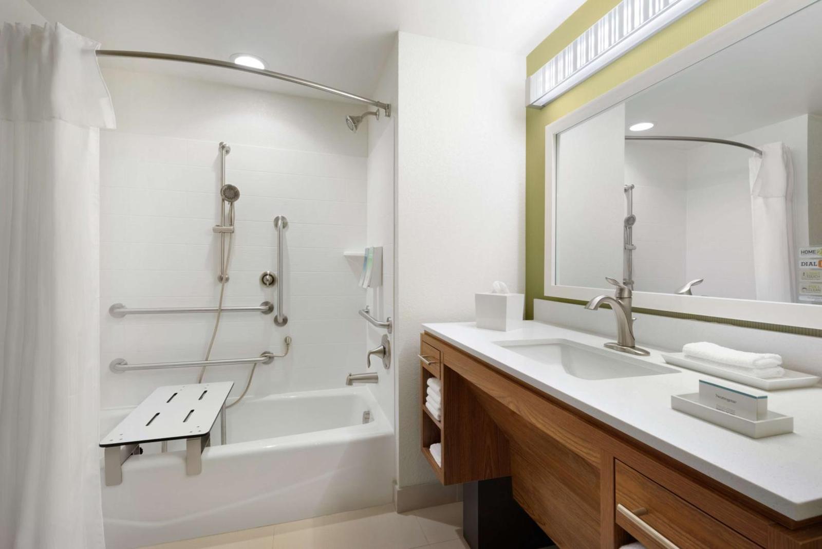 Room image 1