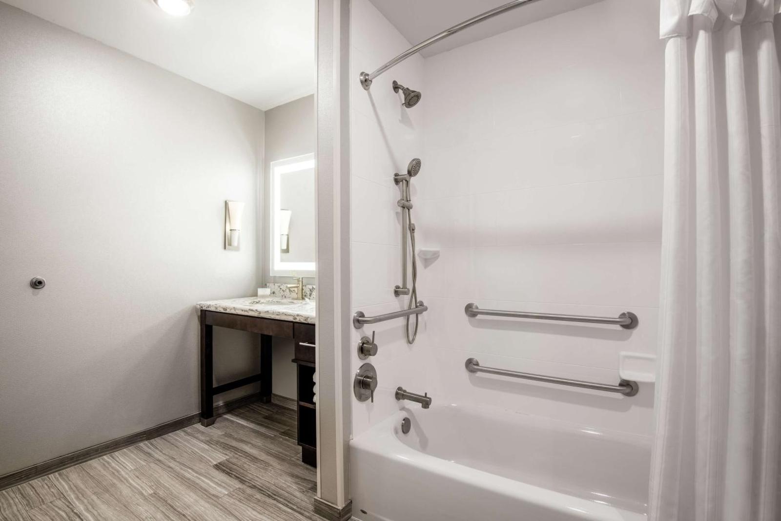 Room image 1