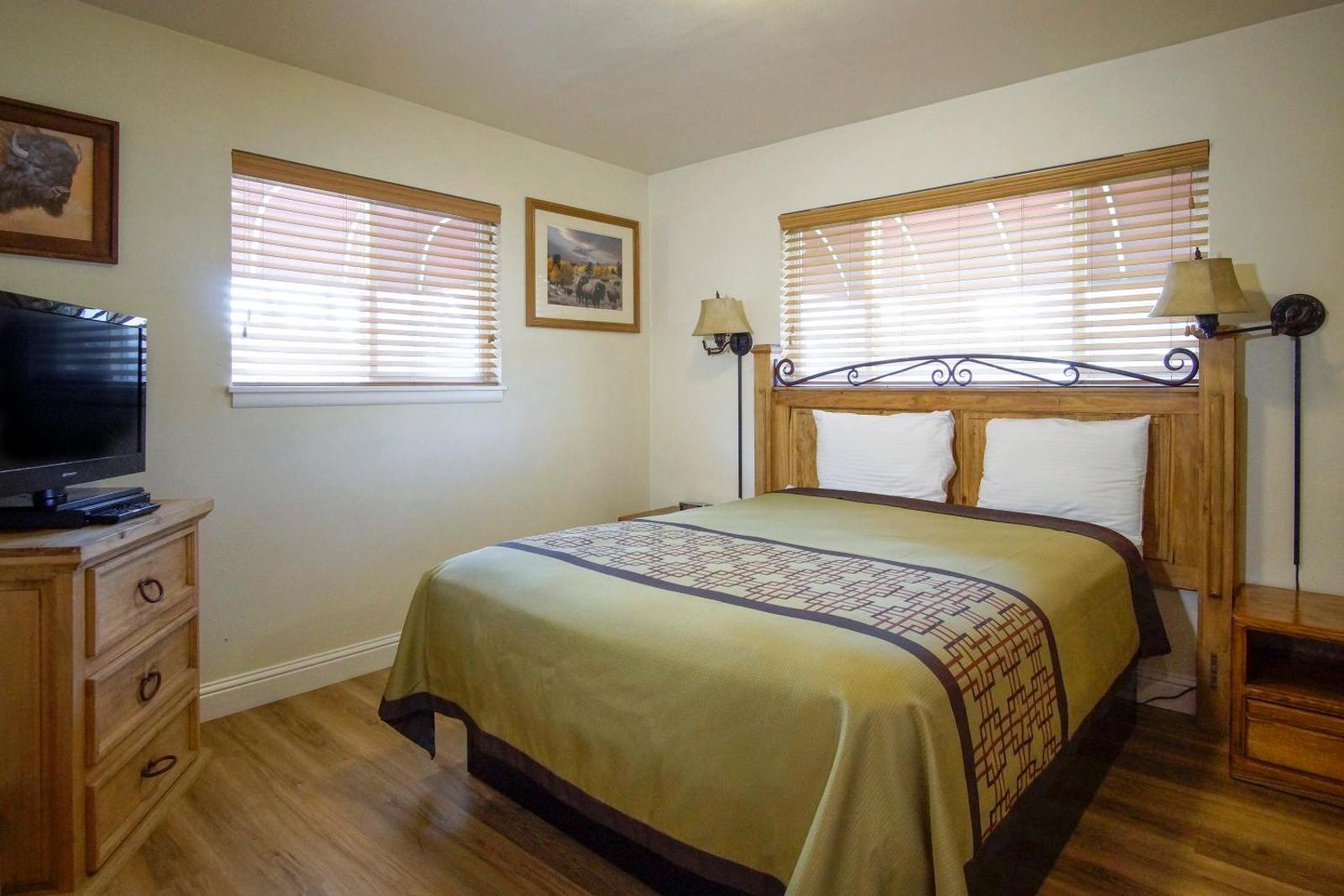 Charm Motel & Suites Main image 1