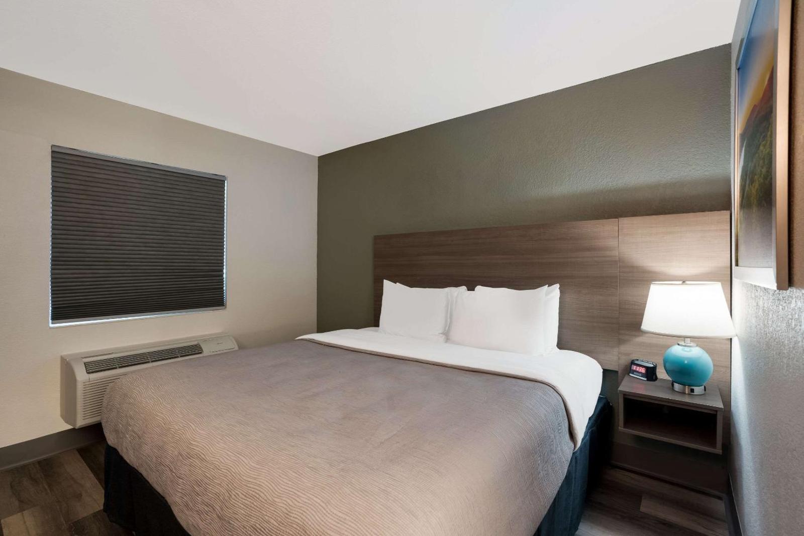 Room image 4