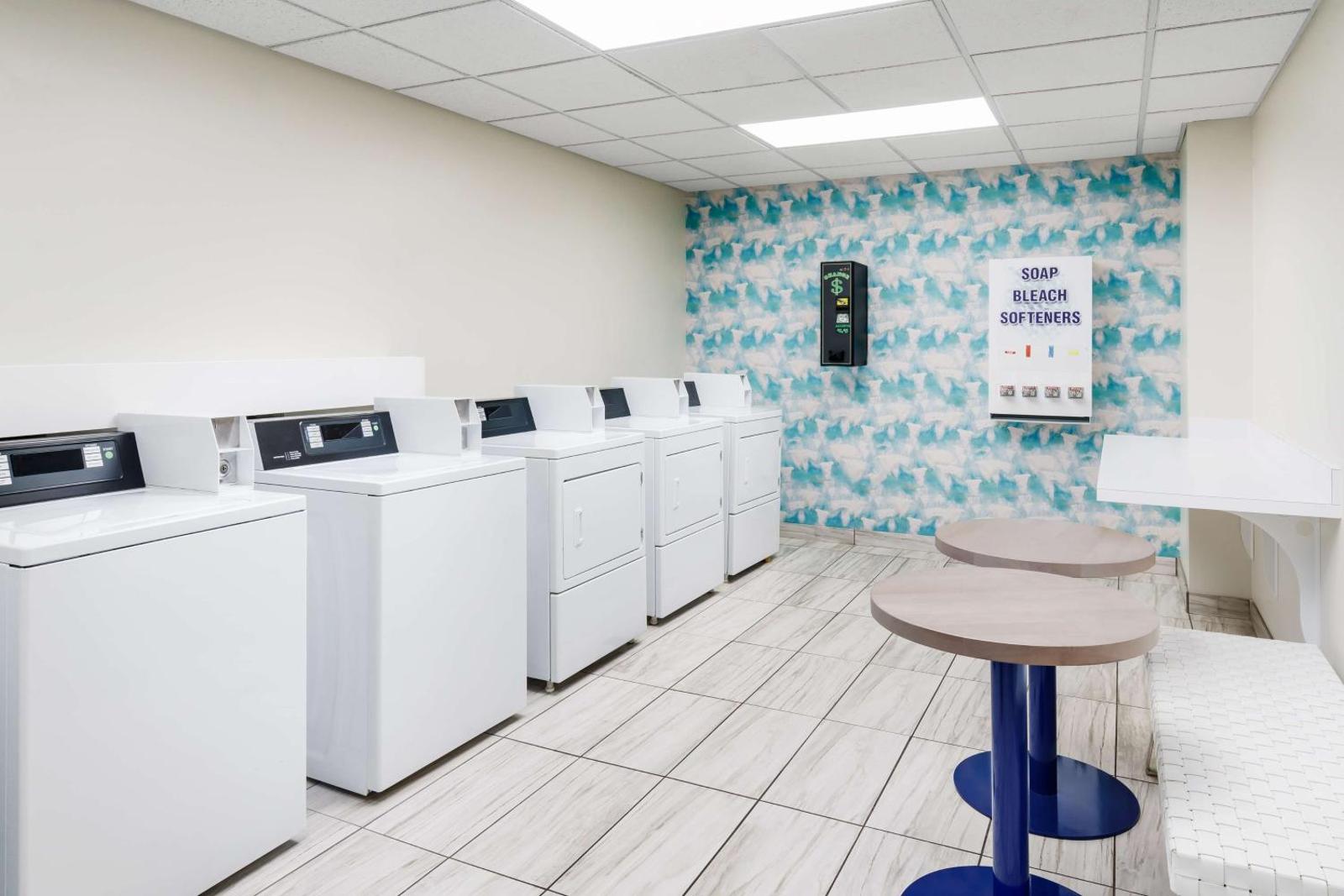 South Bay Inn & Suites Main image 1