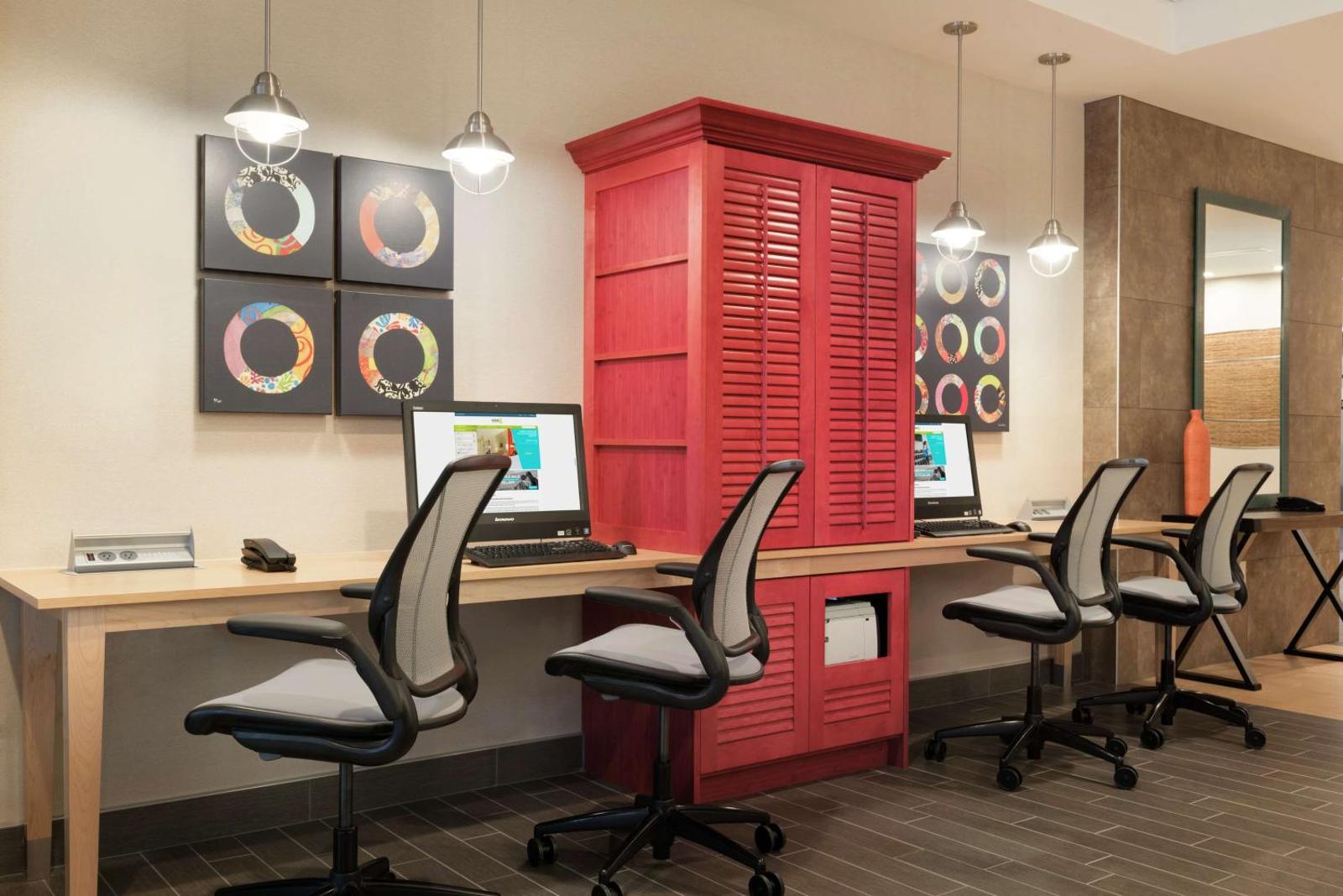 Home2 Suites by Hilton Milwaukee Airport Main image 1