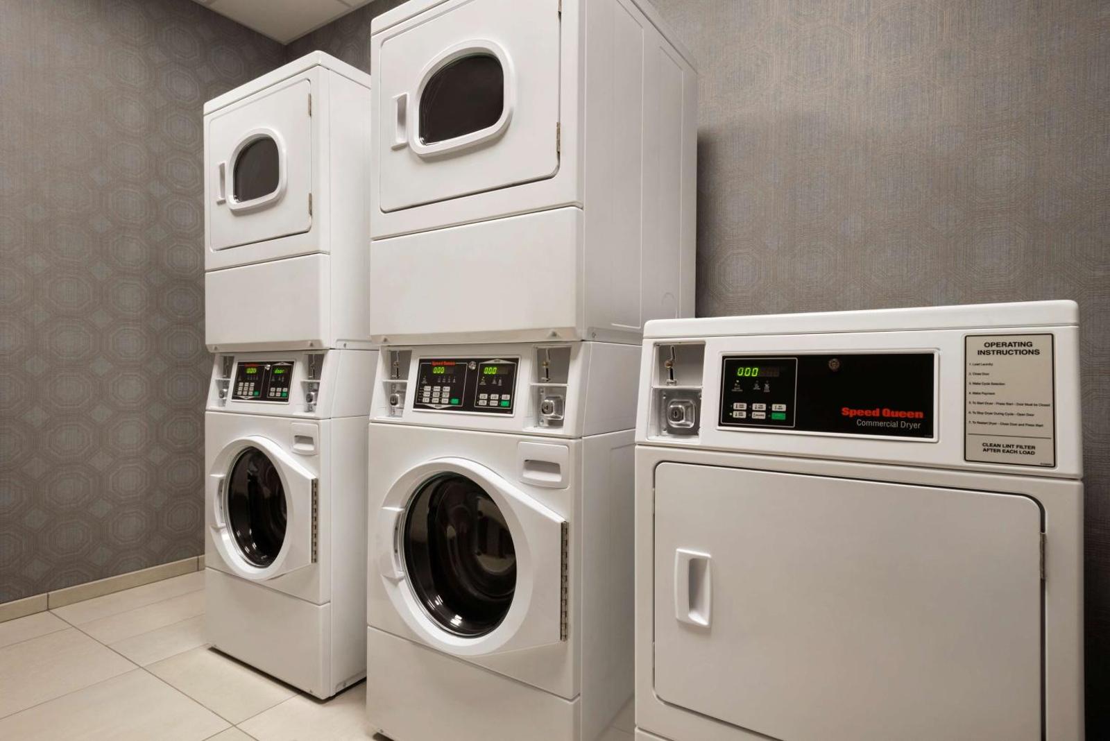 Hilton Garden Inn Milwaukee Brookfield Conference Center Main image 2