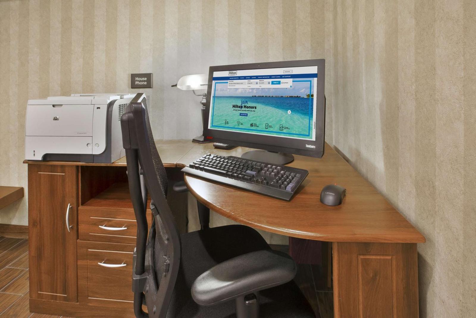 Hampton Inn Pittsburgh Area-Beaver Valley-Center Township Main image 1