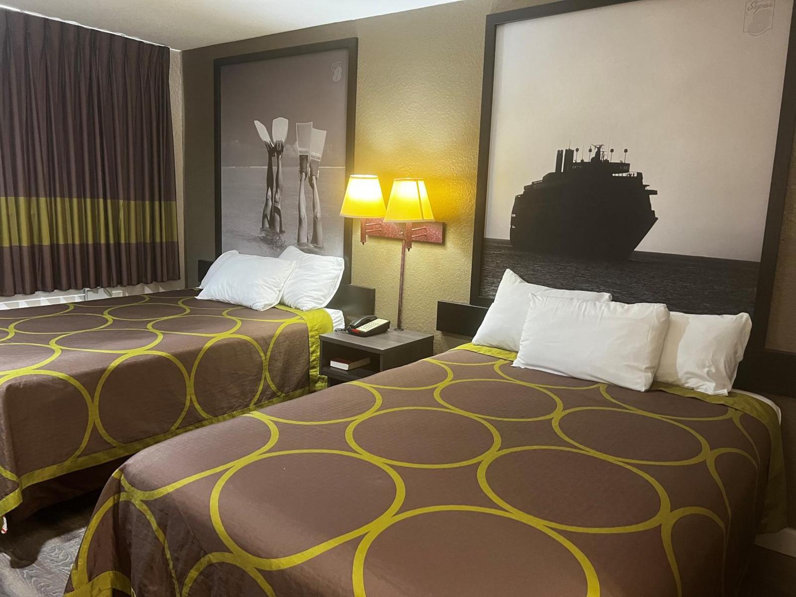 Super 8 by Wyndham La Marque TX/Texas City Area Main image 1