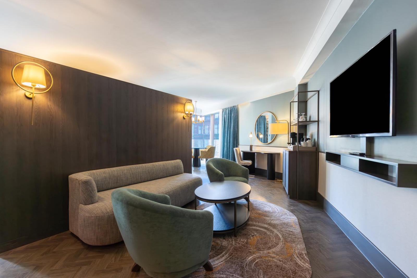 Corner Suite
