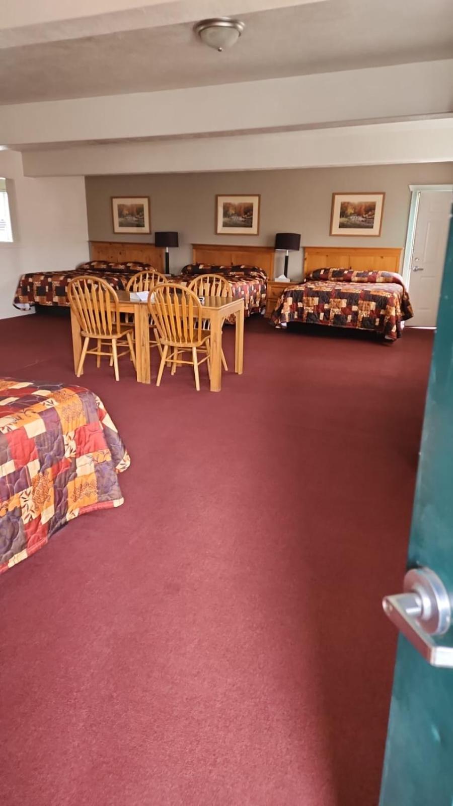 Yellowstone Country Inn