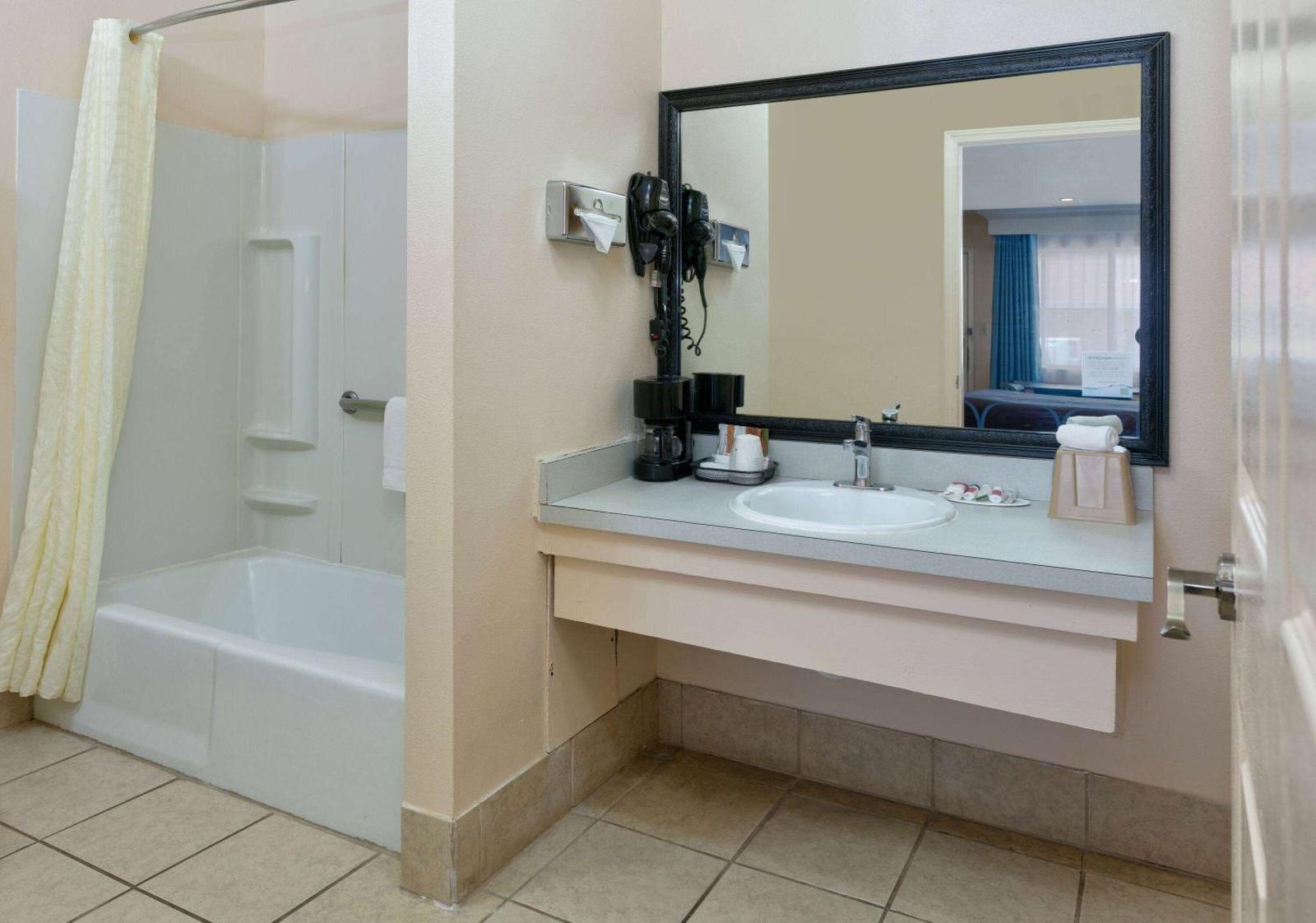 Popular attractions Area Nearby Property