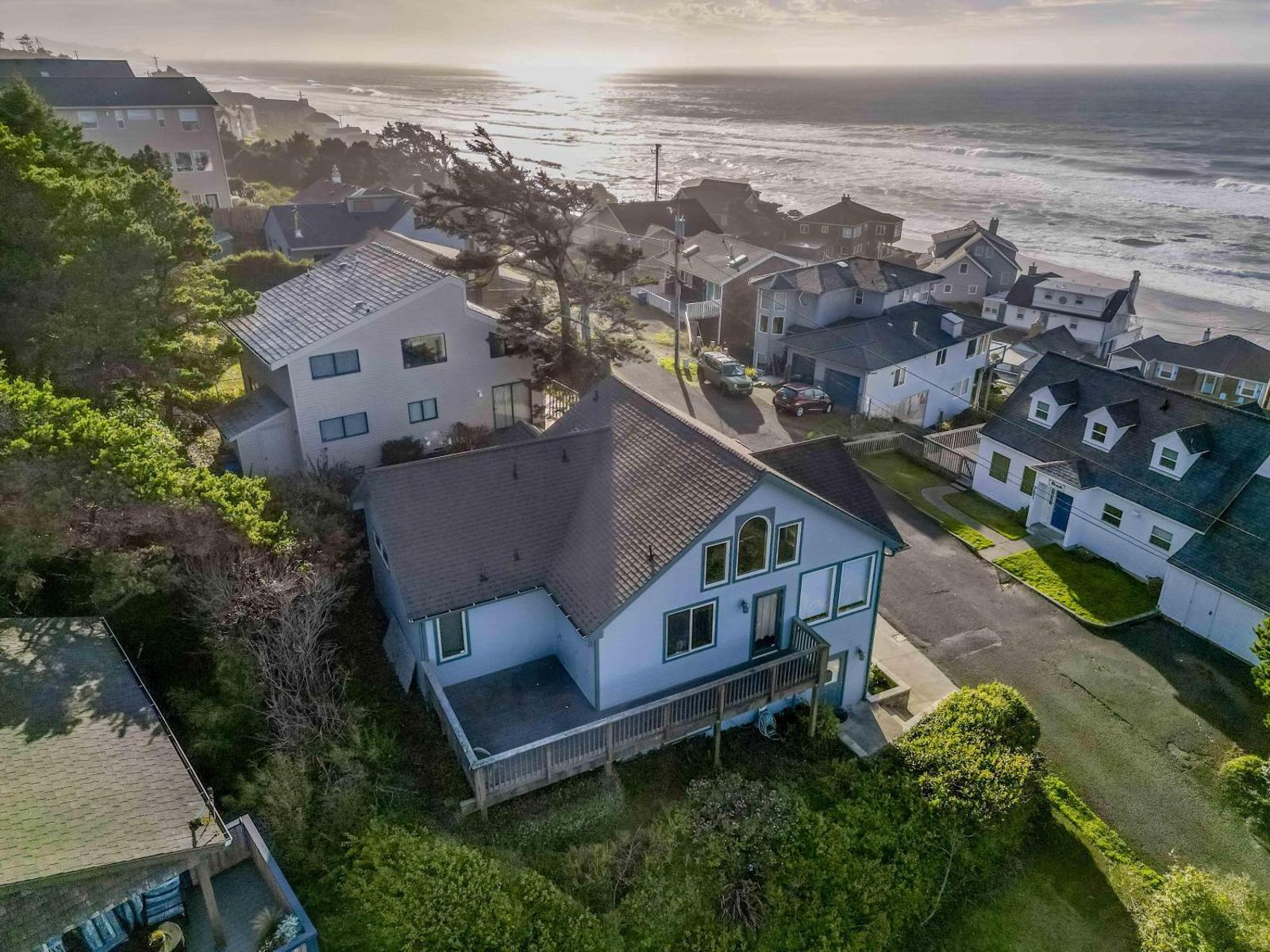Lincoln City Beach House Main image 2