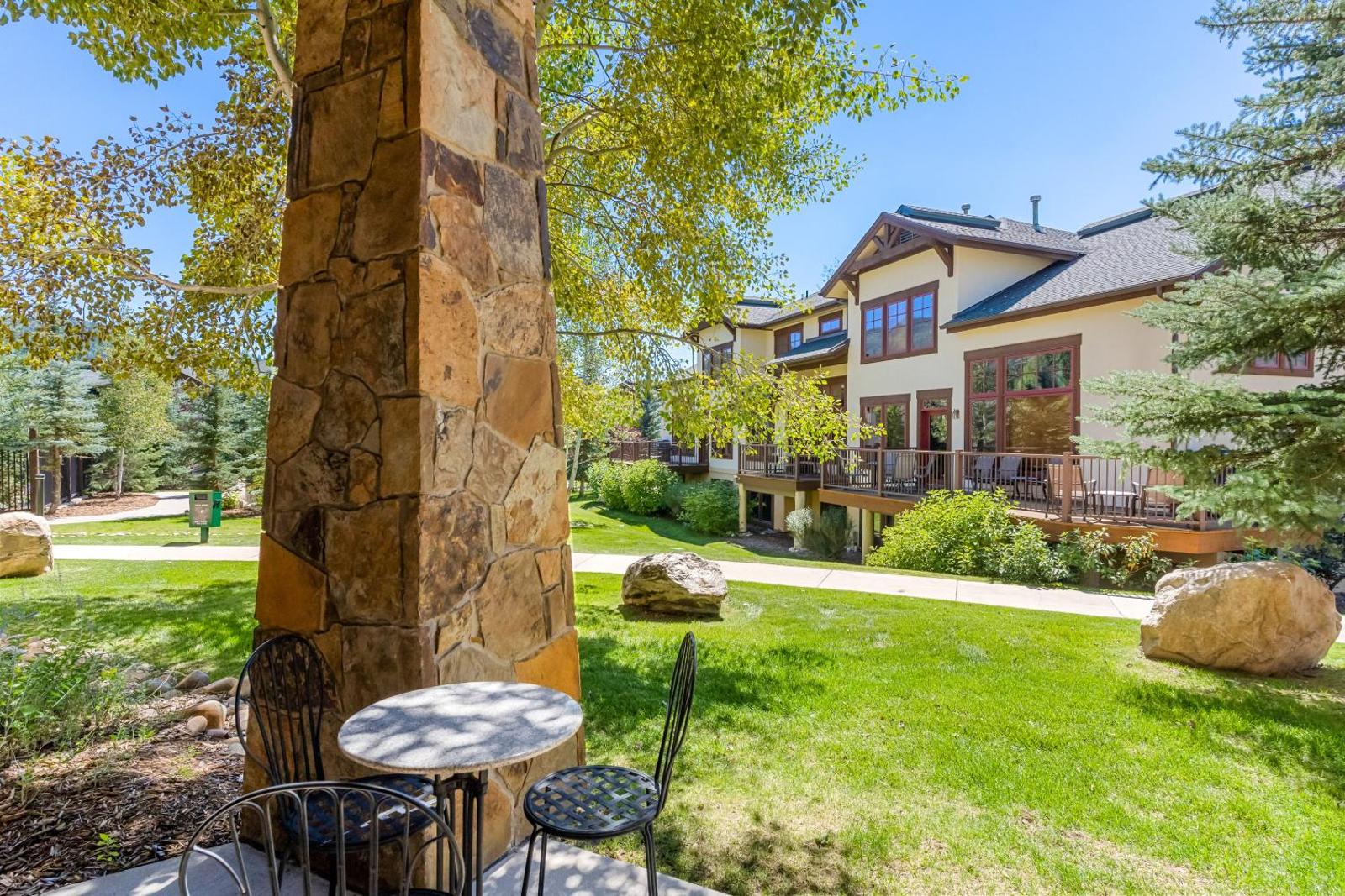Popular attractions Area Nearby Property