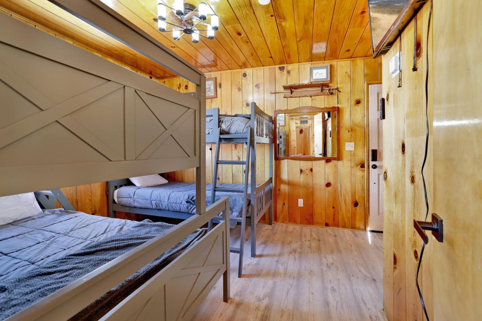 Shore Acres Lodge-450 by Big Bear Vacations Main image 2