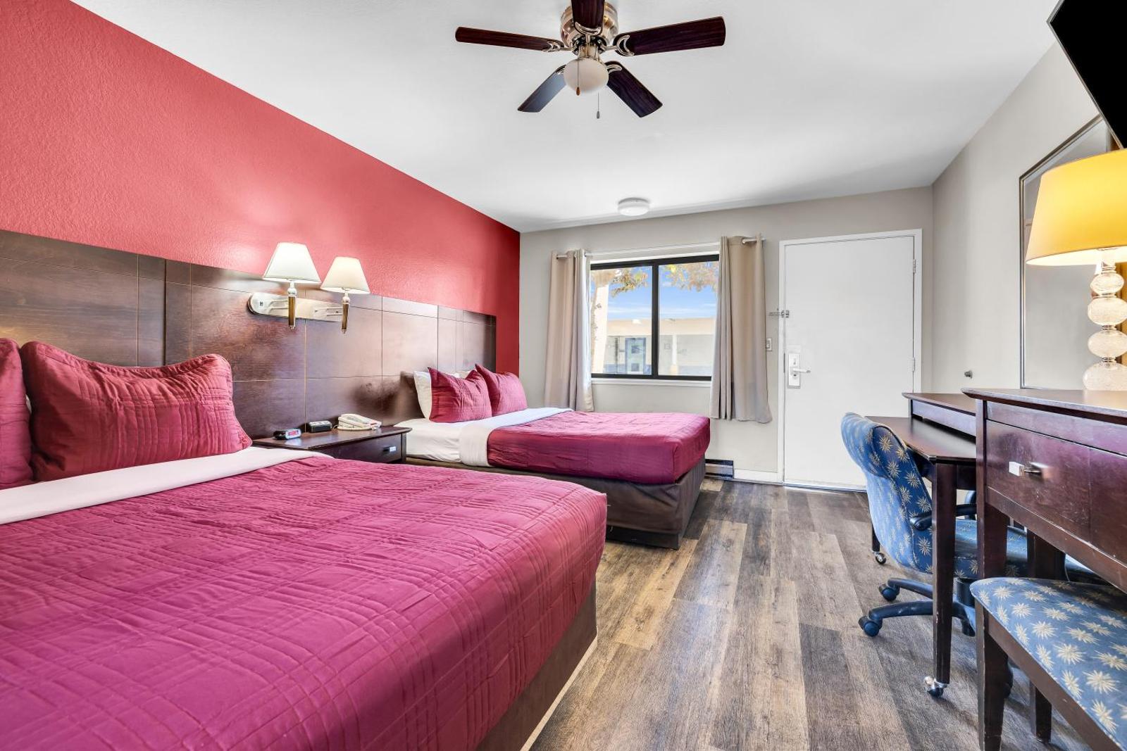 Econo Lodge Bay Breeze Main image 1
