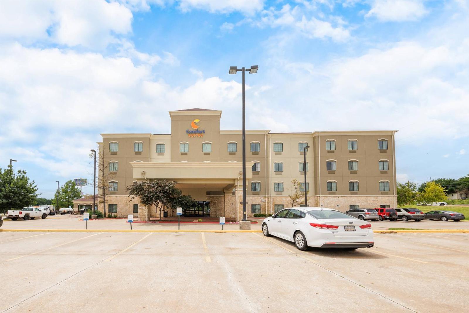 Comfort Suites Lawton Near Fort Sill image 8