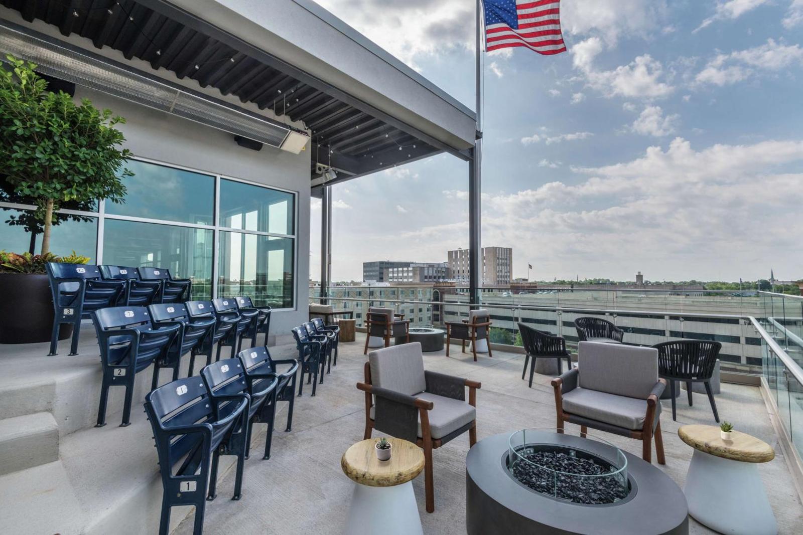 Popular attractions Area Nearby Property