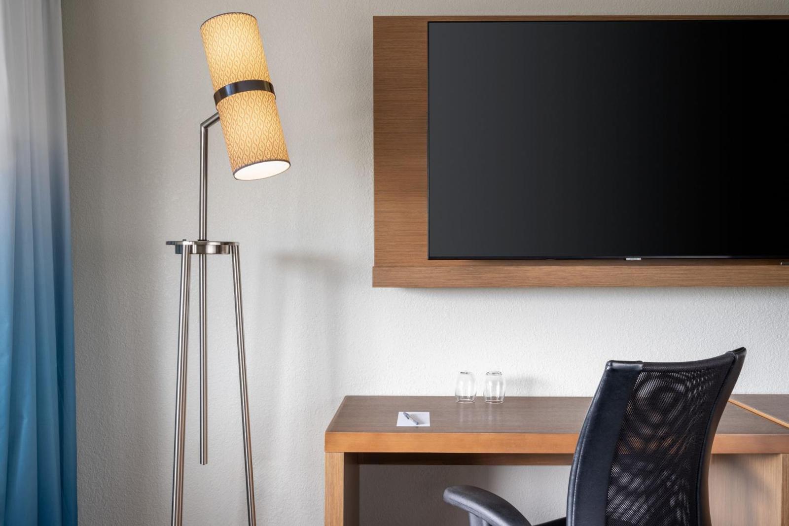 Courtyard by Marriott - Naples Main image 2