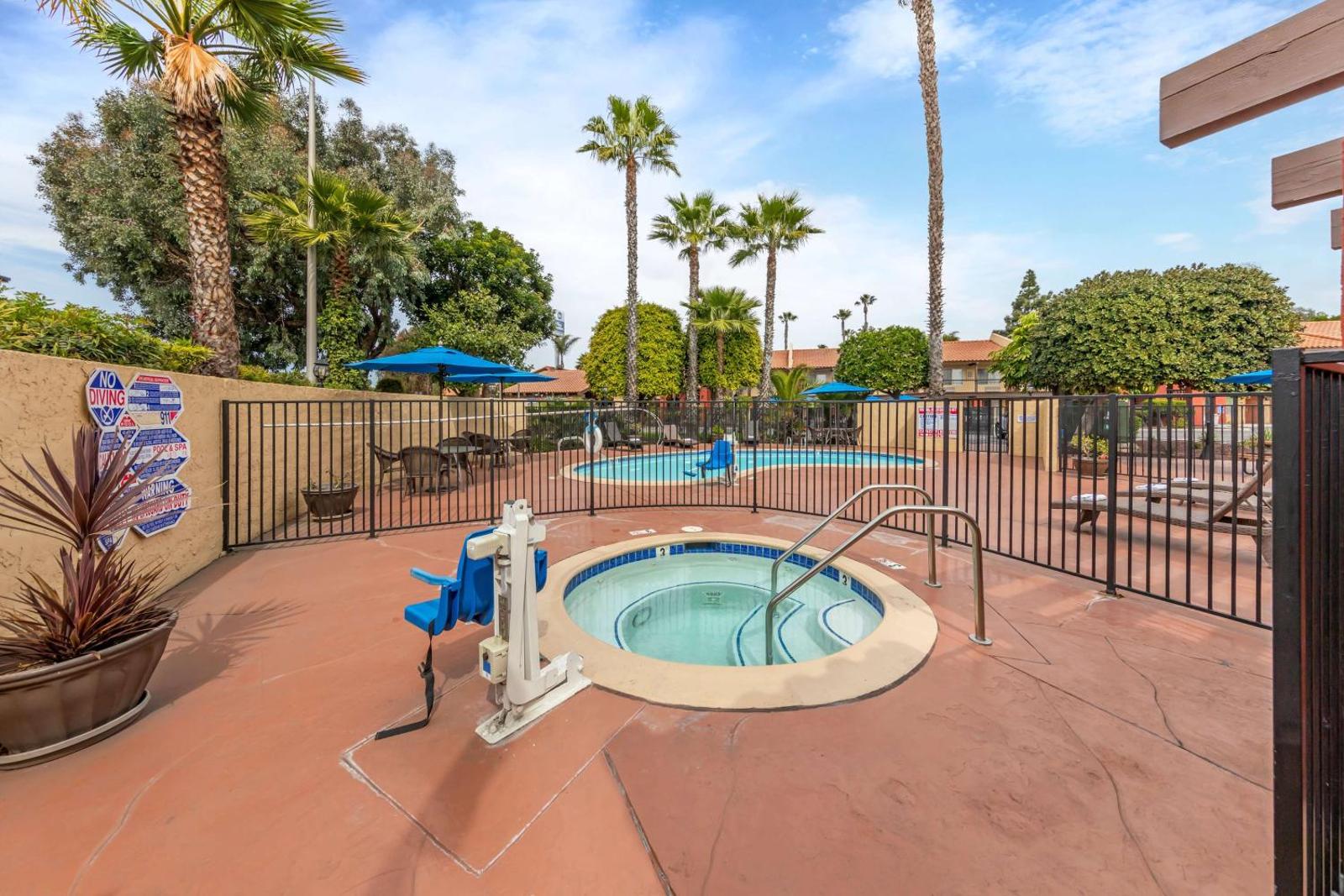 Popular attractions Area Nearby Property