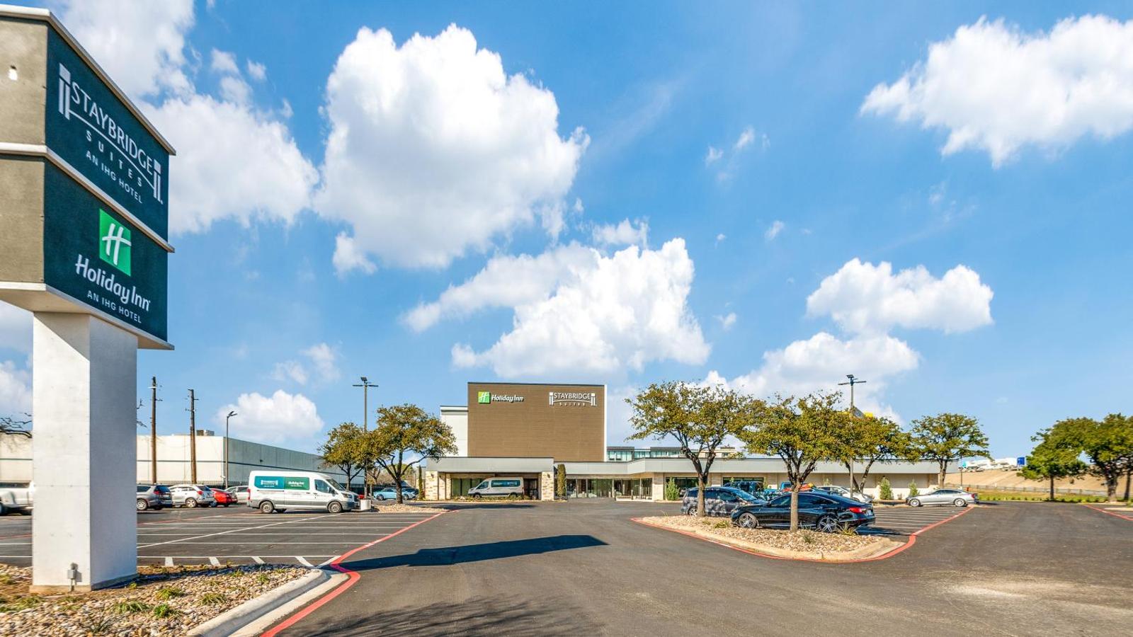 Ramada by Wyndham Dallas Love Field Main image 2